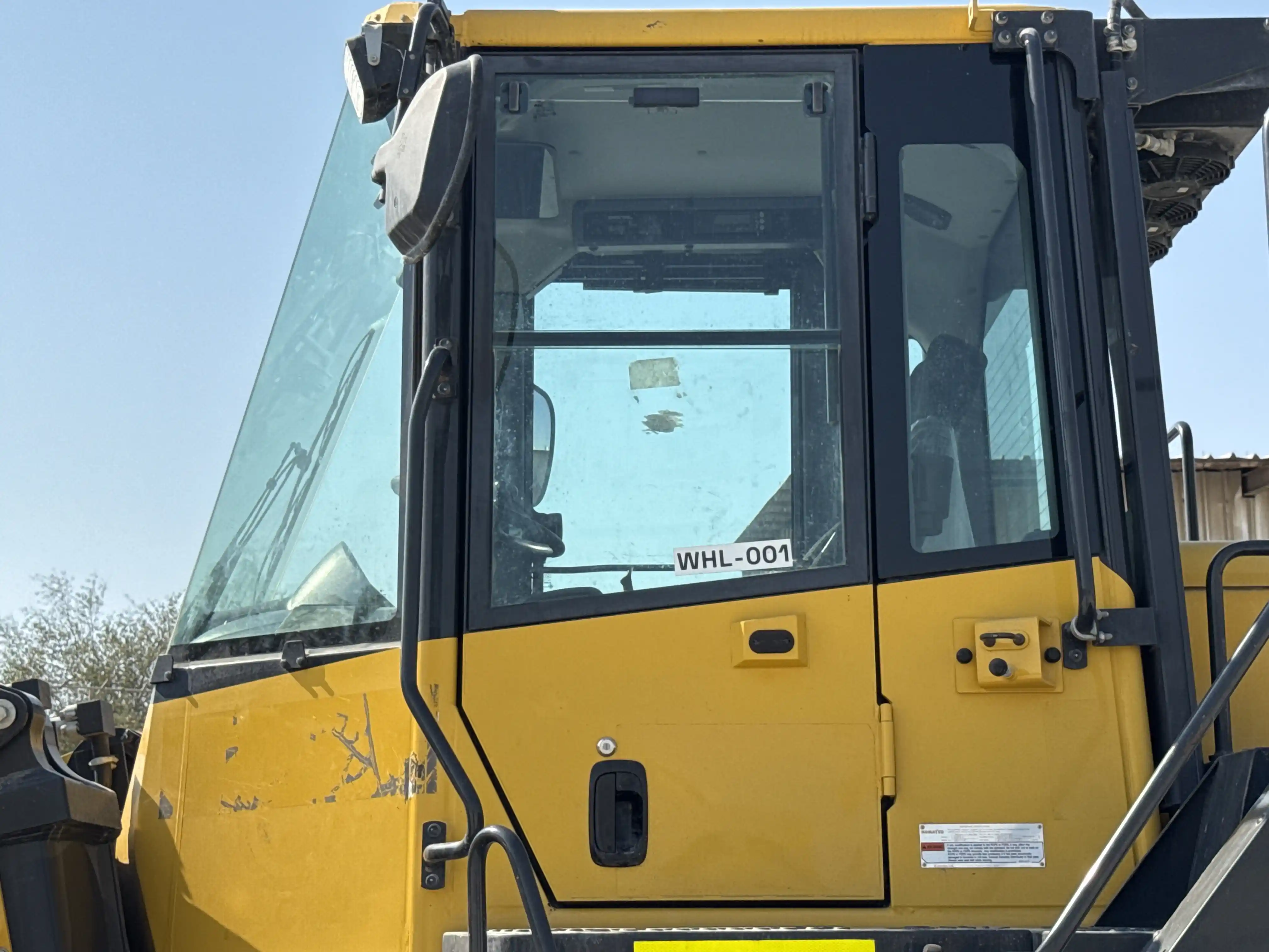 WHL-001-Komatsu-WA470-6R-wheel-loader-inspection-structure-doors-3