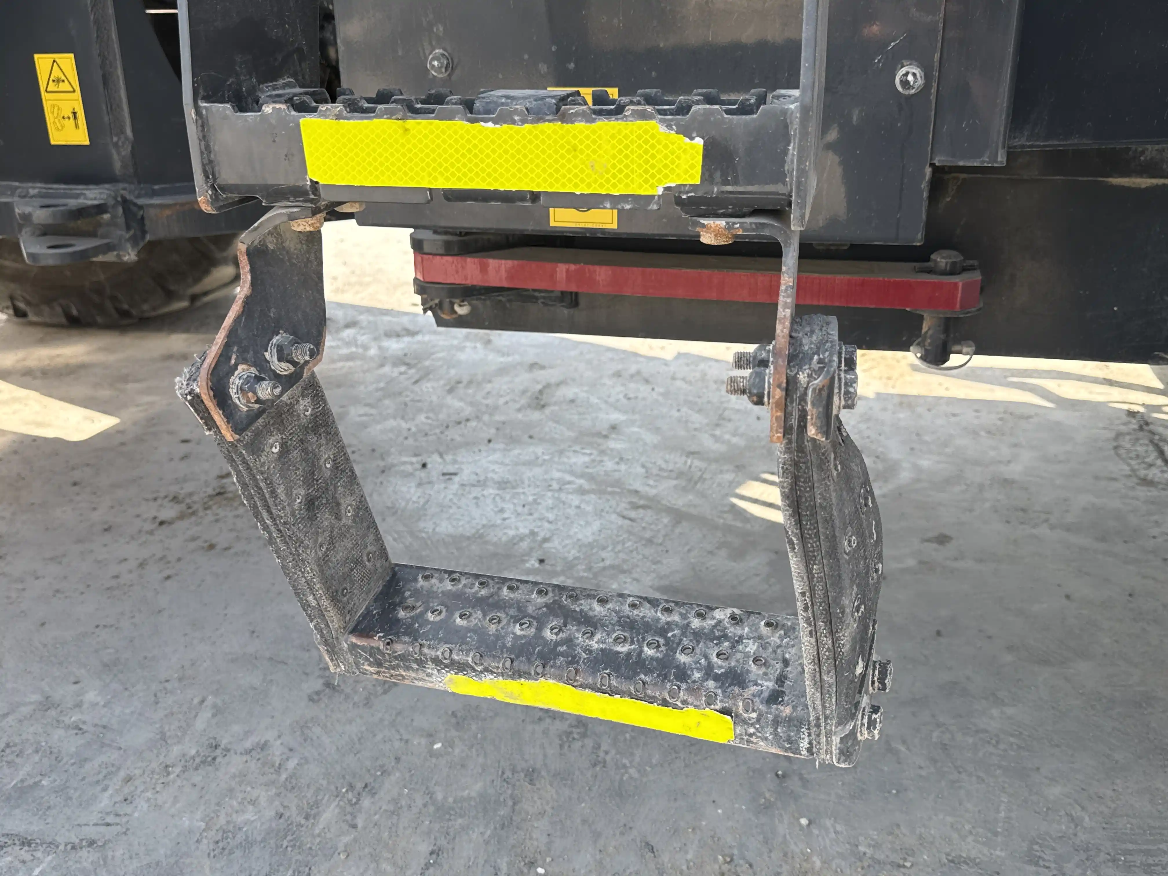 WHL-001-Komatsu-WA470-6R-wheel-loader-inspection-structure-steps-ladders-1
