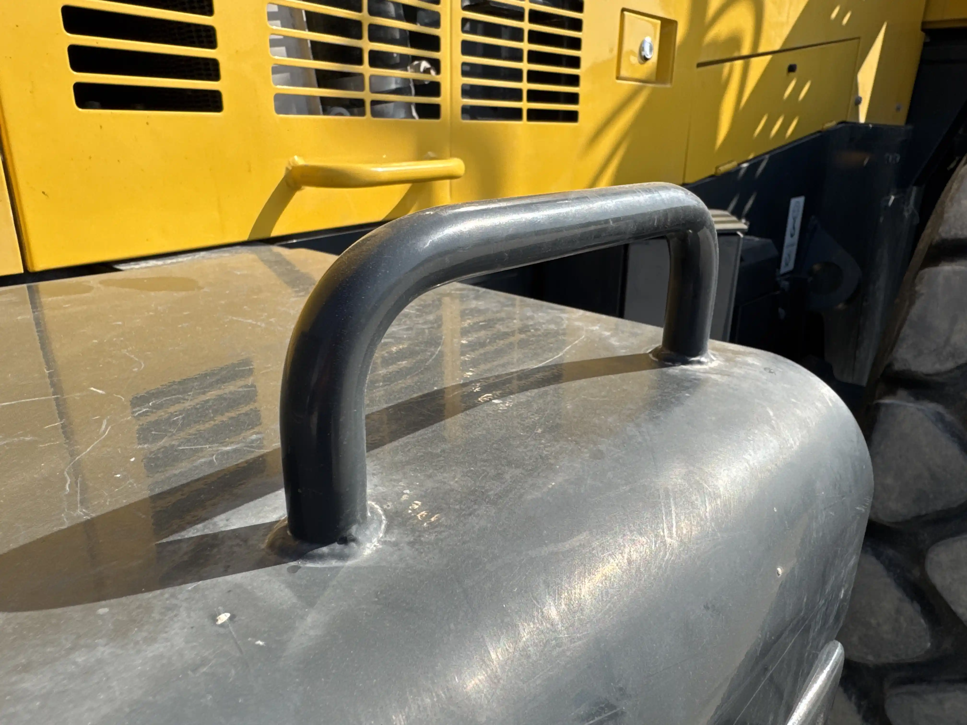 WHL-001-Komatsu-WA470-6R-wheel-loader-inspection-structure-handrails-1