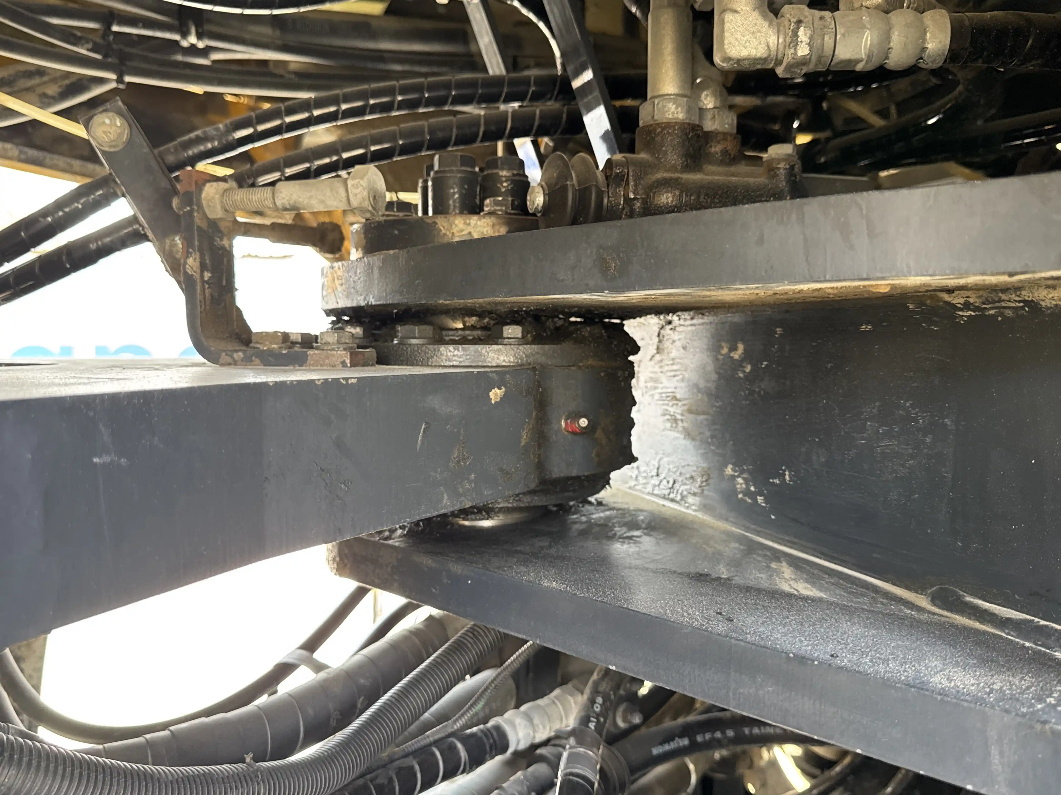 WHL-001-Komatsu-WA470-6R-wheel-loader-inspection-structure-articulated-joint-2