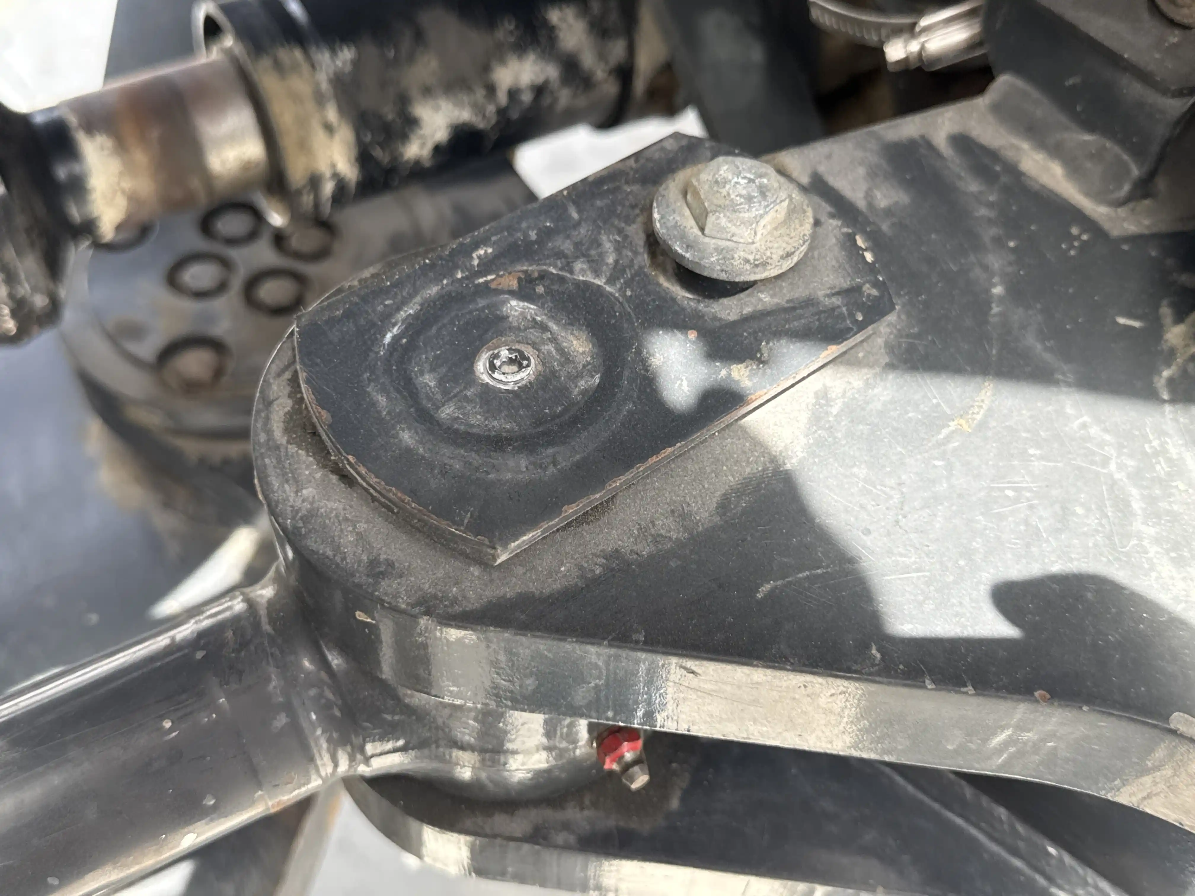 WHL-001-Komatsu-WA470-6R-wheel-loader-inspection-safety-hydraulic-pins-locks-1