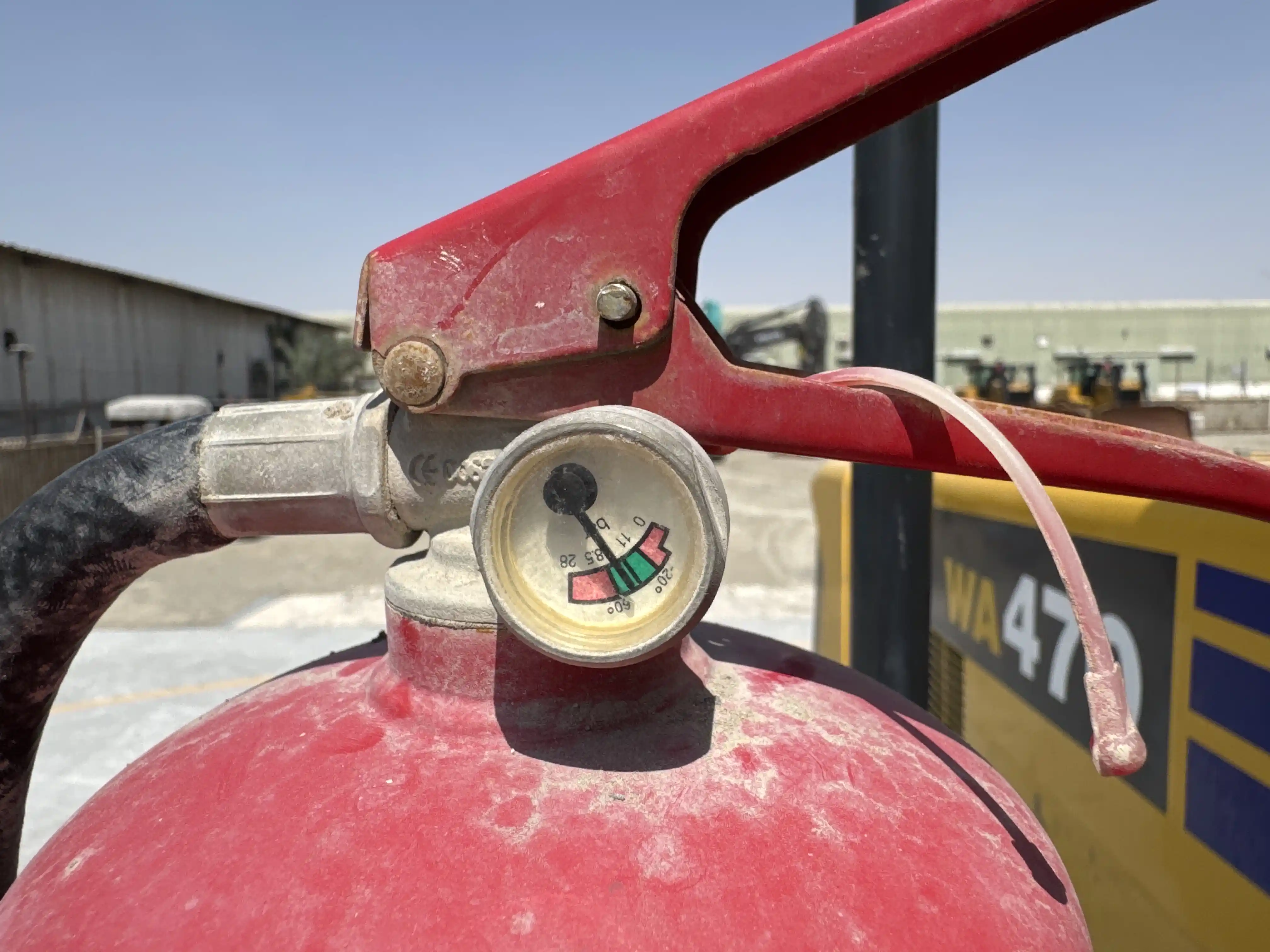 WHL-001-Komatsu-WA470-6R-wheel-loader-inspection-safety-fire-extinguisher-2