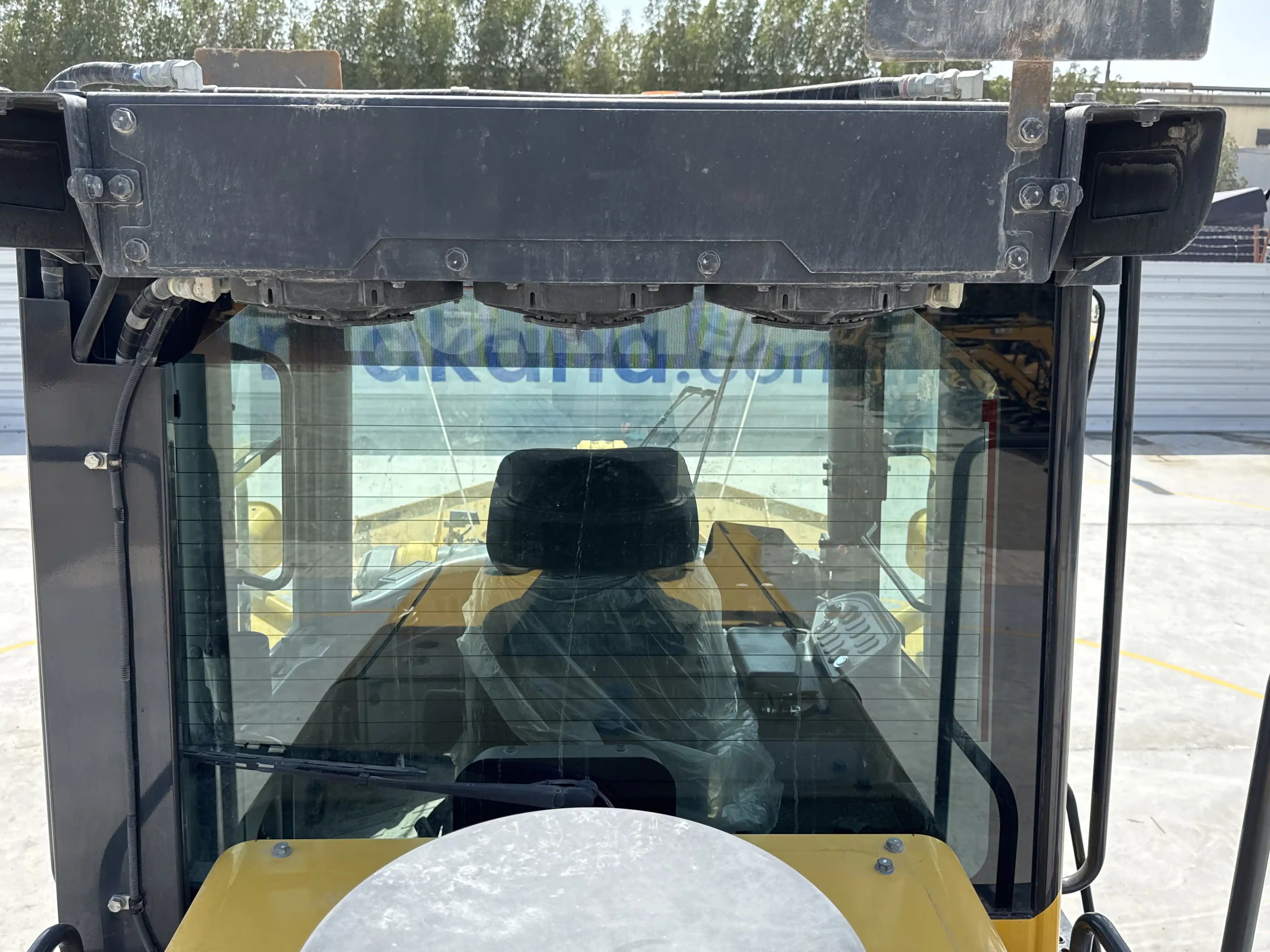 WHL-001-Komatsu-WA470-6R-wheel-loader-inspection-safety-glass-1