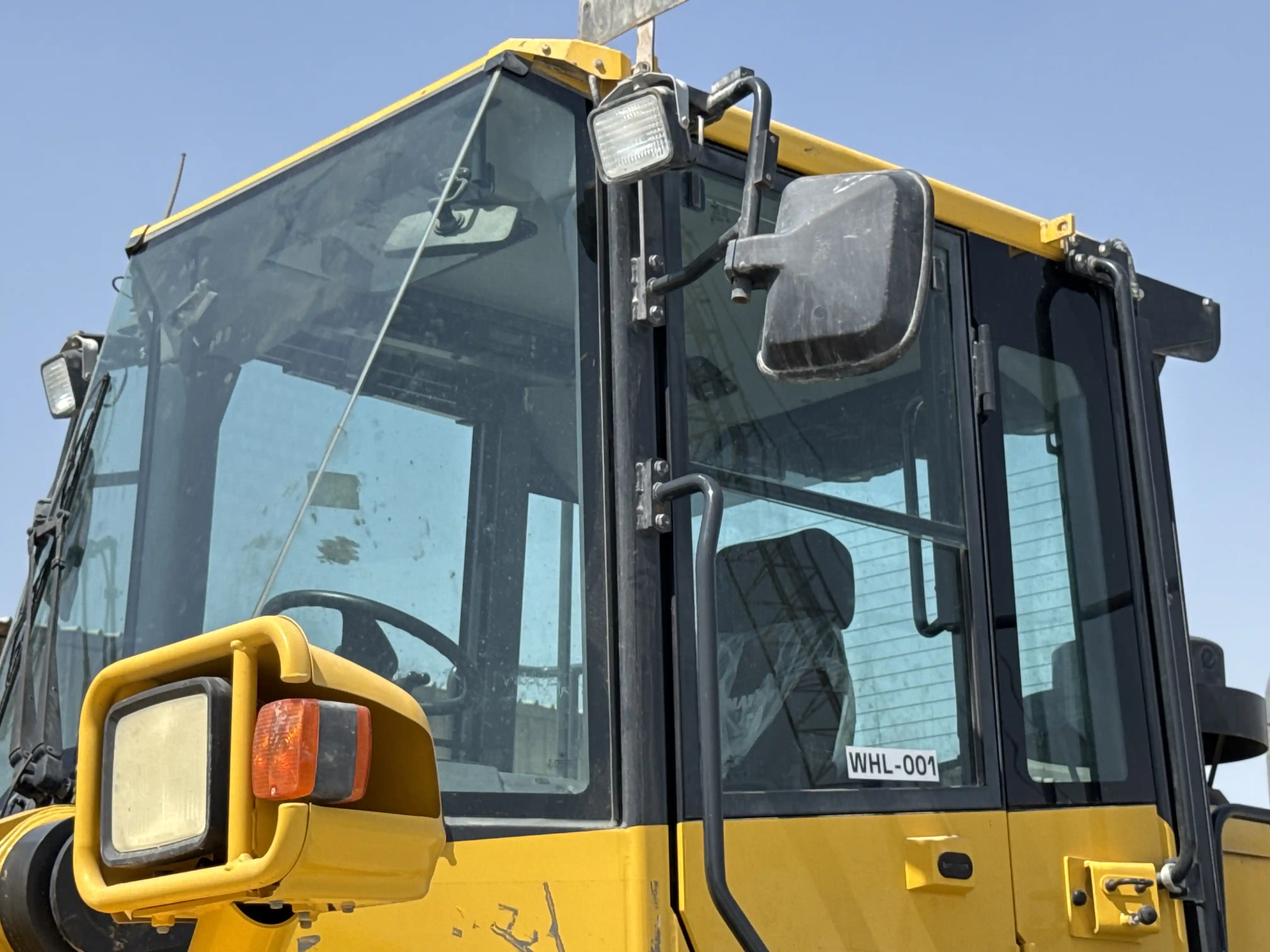 WHL-001-Komatsu-WA470-6R-wheel-loader-inspection-safety-glass-3