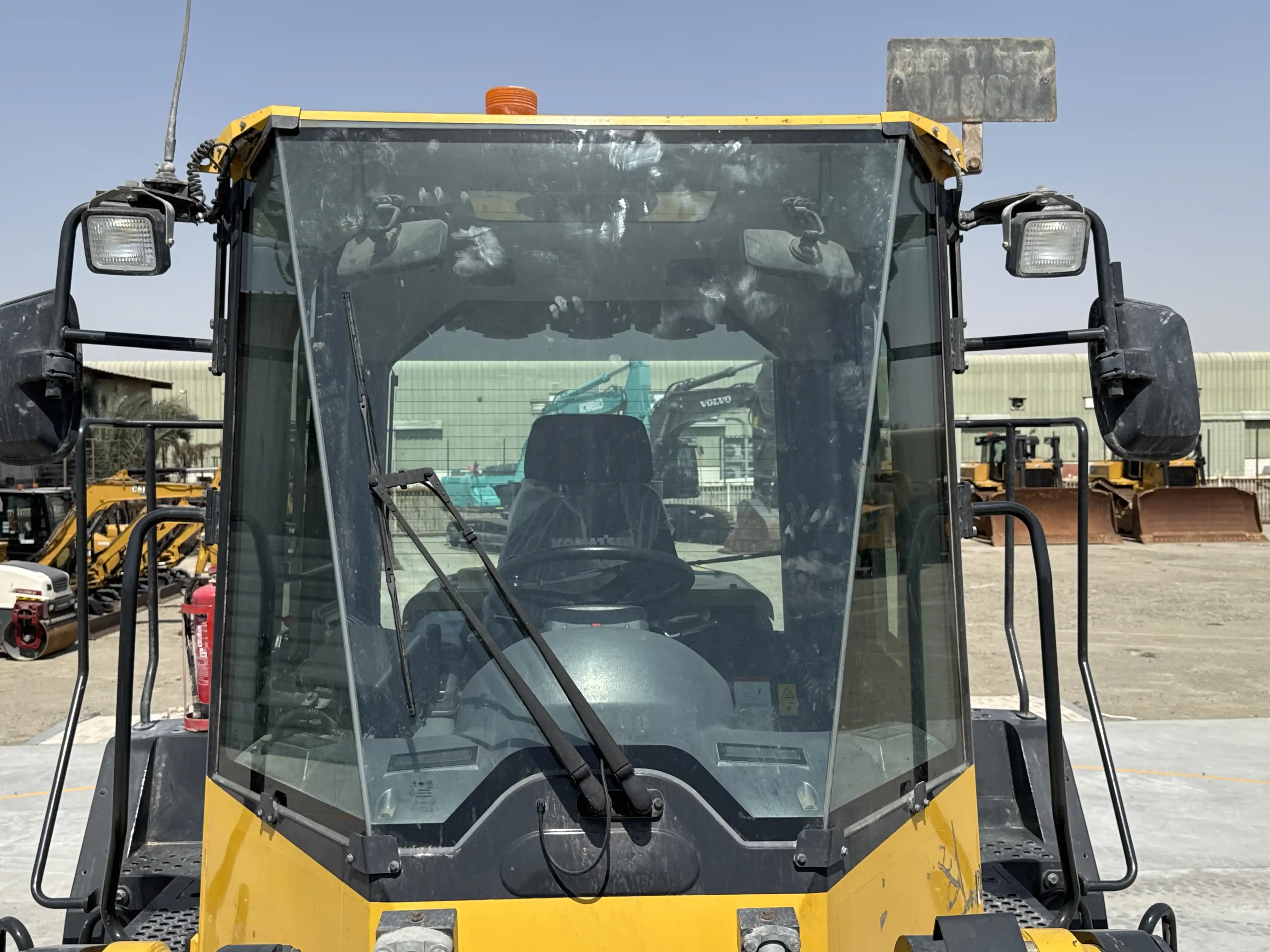 WHL-001-Komatsu-WA470-6R-wheel-loader-inspection-safety-glass-4