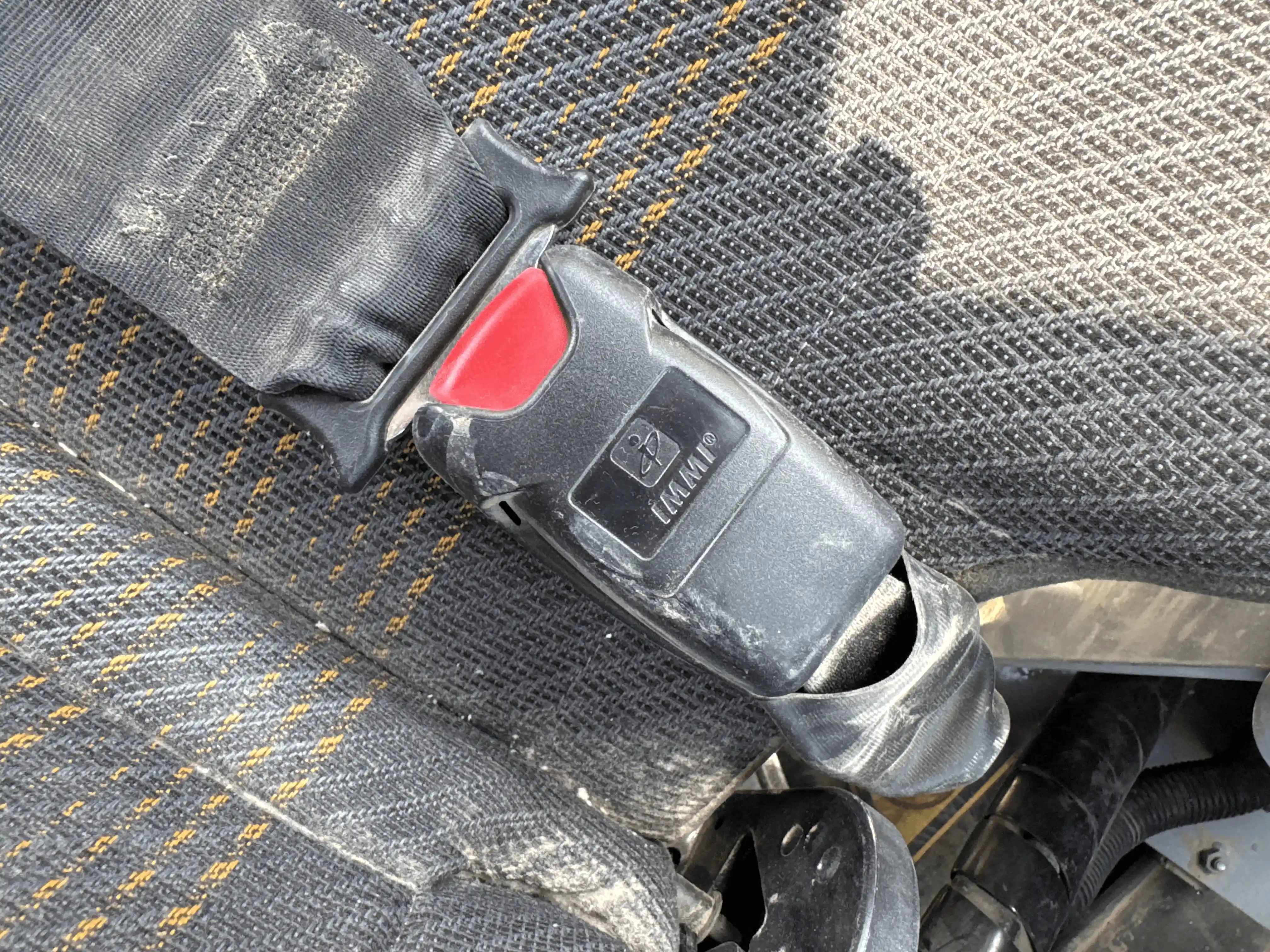 WHL-001-Komatsu-WA470-6R-wheel-loader-inspection-safety-seat-belt-2