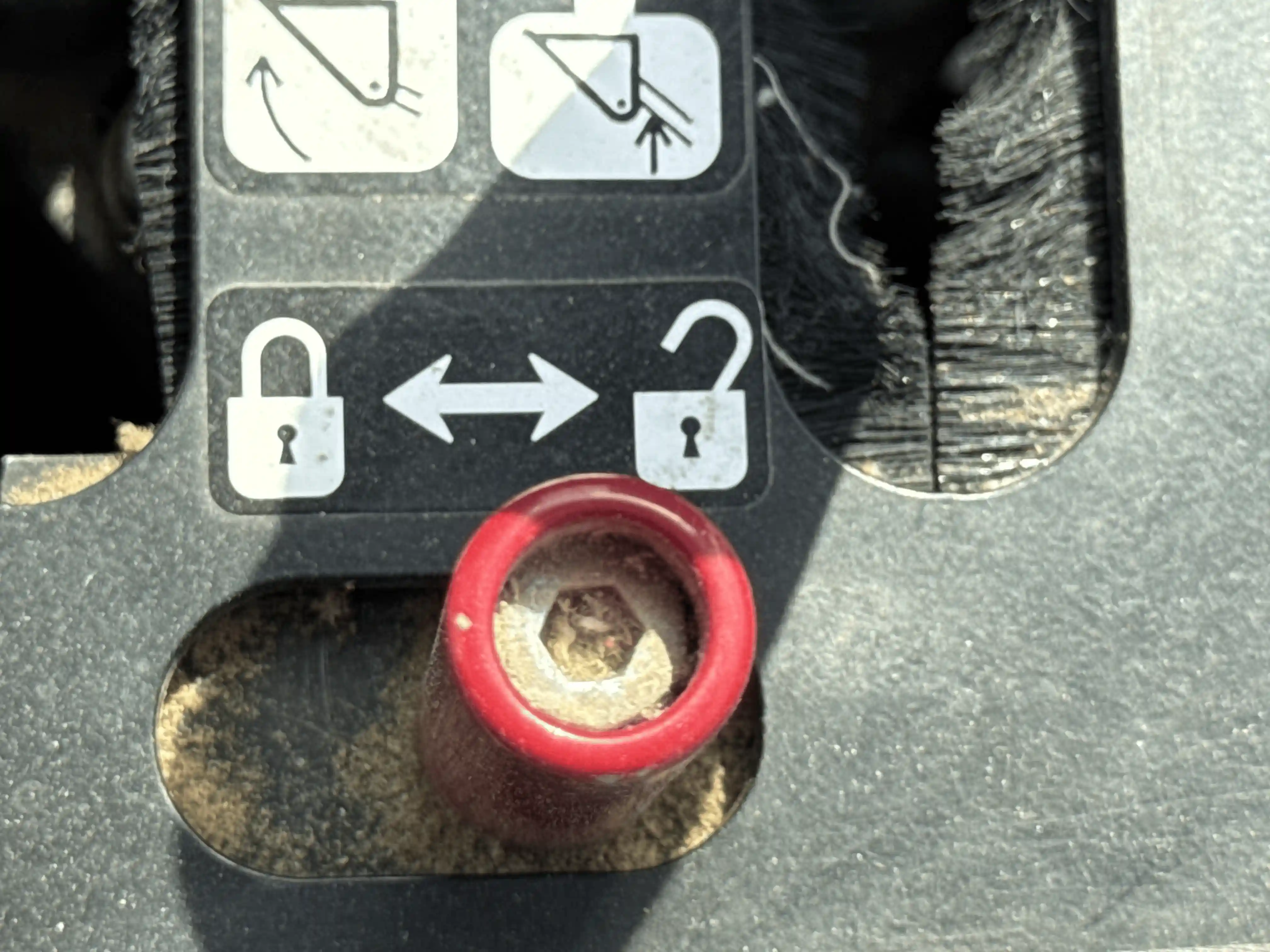 WHL-001-Komatsu-WA470-6R-wheel-loader-inspection-safety-hydraulic-safety-lock-1