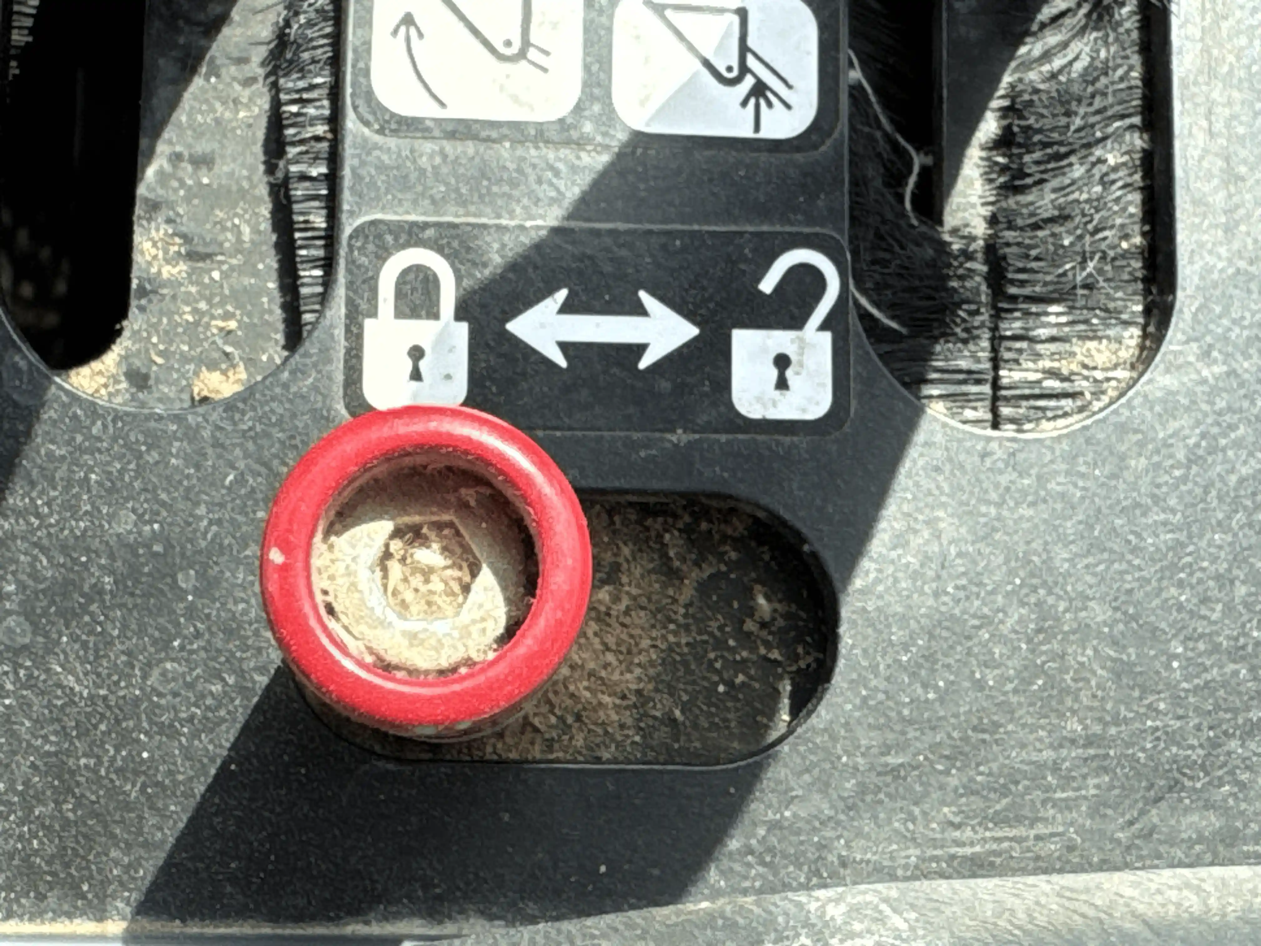 WHL-001-Komatsu-WA470-6R-wheel-loader-inspection-safety-hydraulic-safety-lock-2