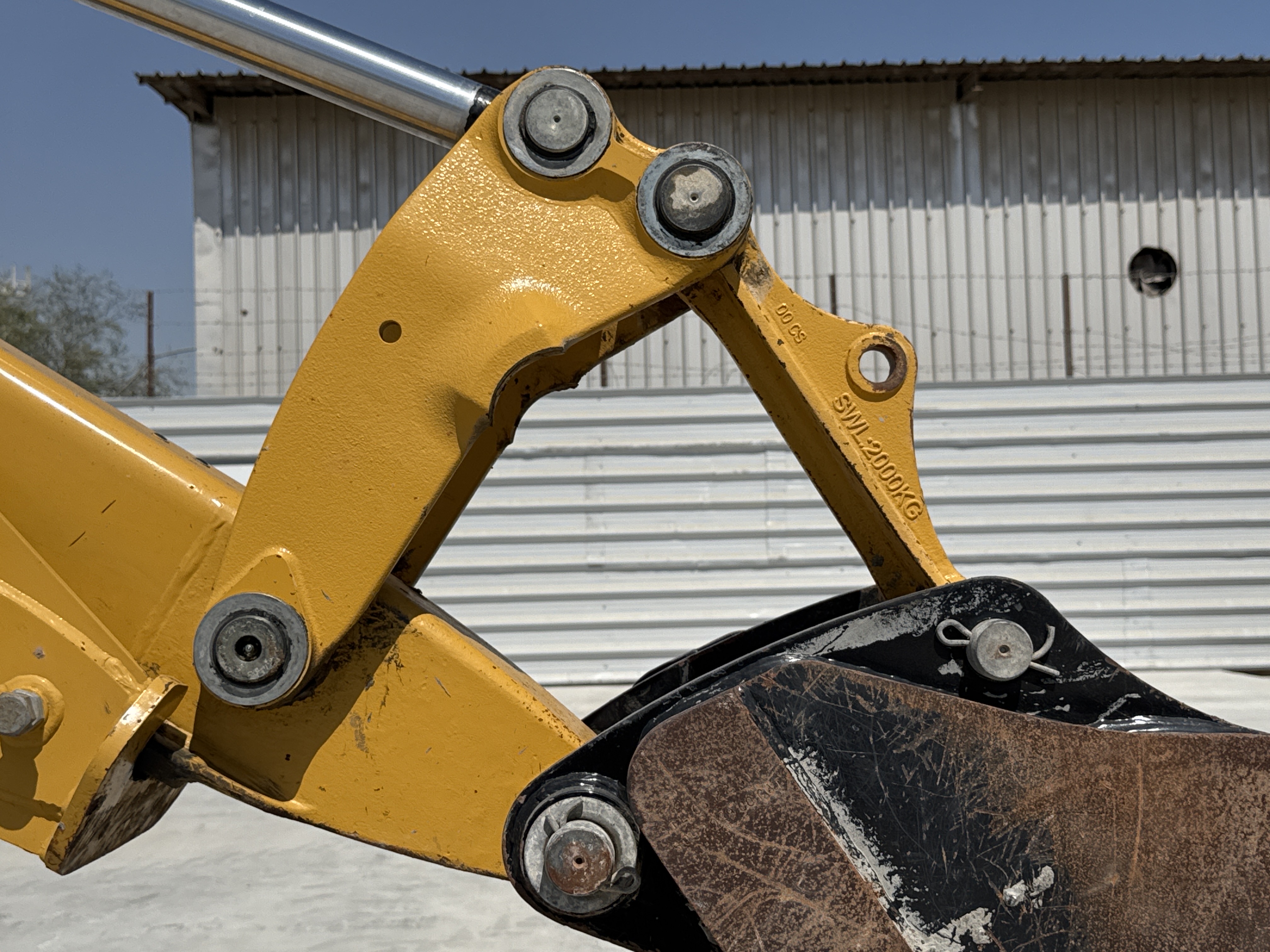 BHL-001-Cat-426F2-backhoe-loader-inspection-chassis-pin-and-bushings-stick-to-bucket-1