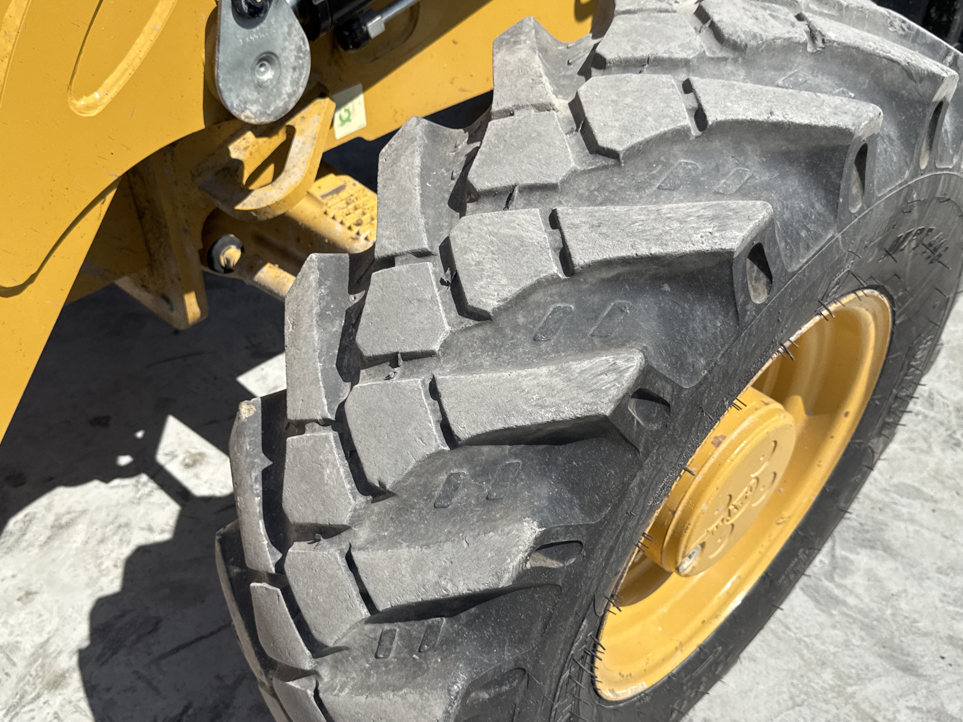 BHL-001-Cat-426F2-backhoe-loader-inspection-chassis-left-front-tire-wheel-hub-condition-2