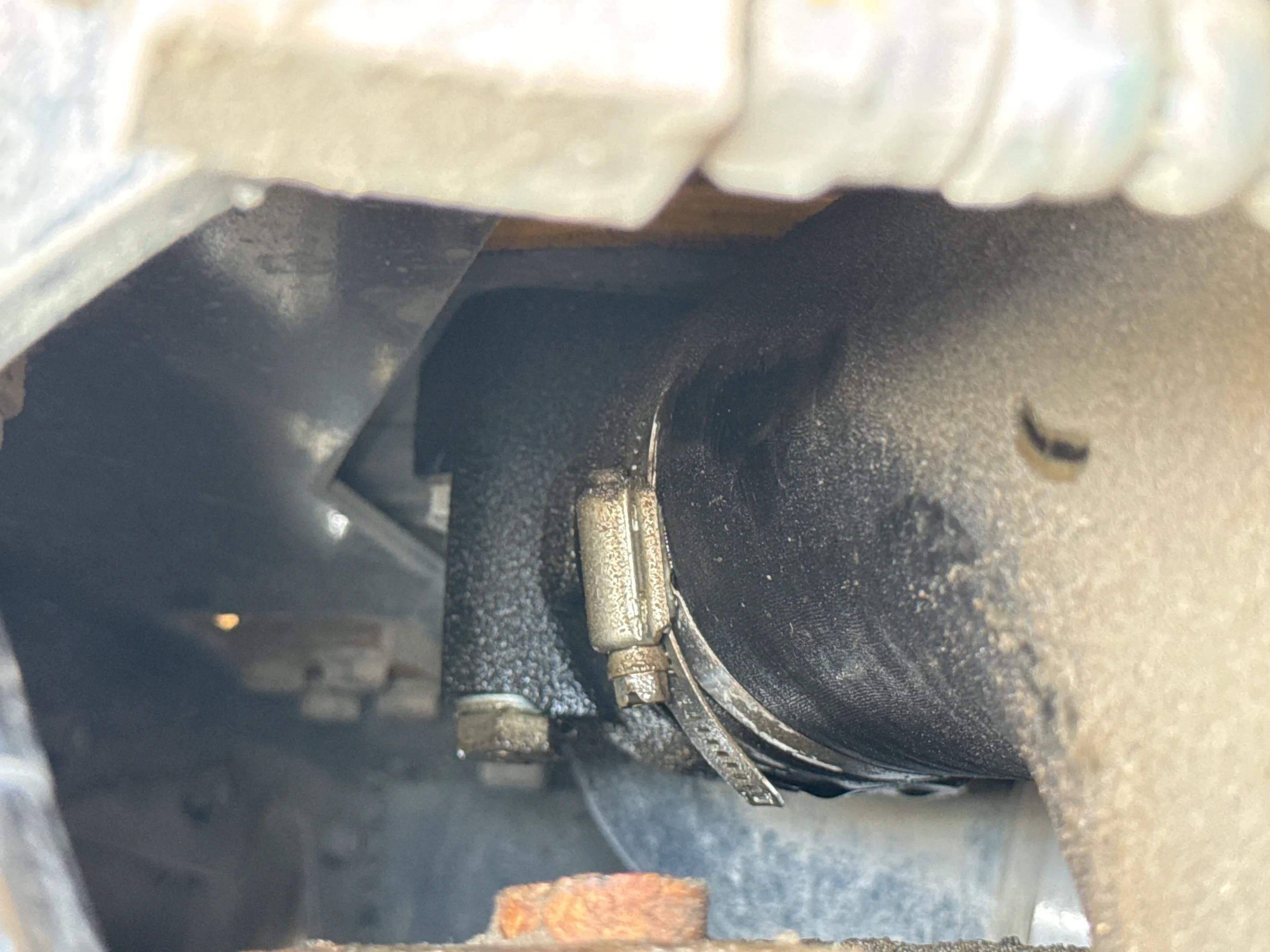 WHL-001-Komatsu-WA470-6R-wheel-loader-inspection-hydraulics-hydraulic-tank-1
