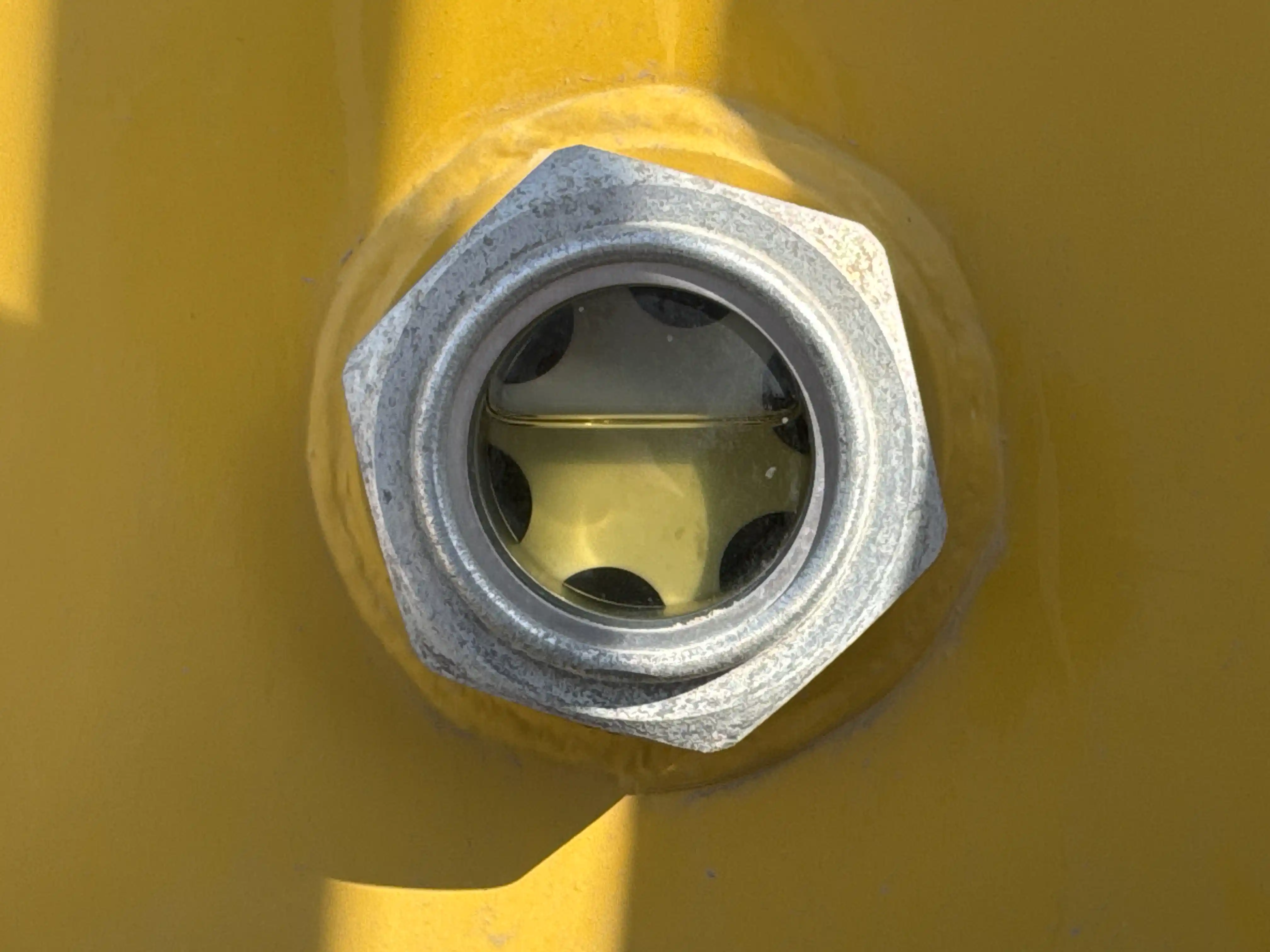 WHL-001-Komatsu-WA470-6R-wheel-loader-inspection-hydraulics-hydraulic-tank-2