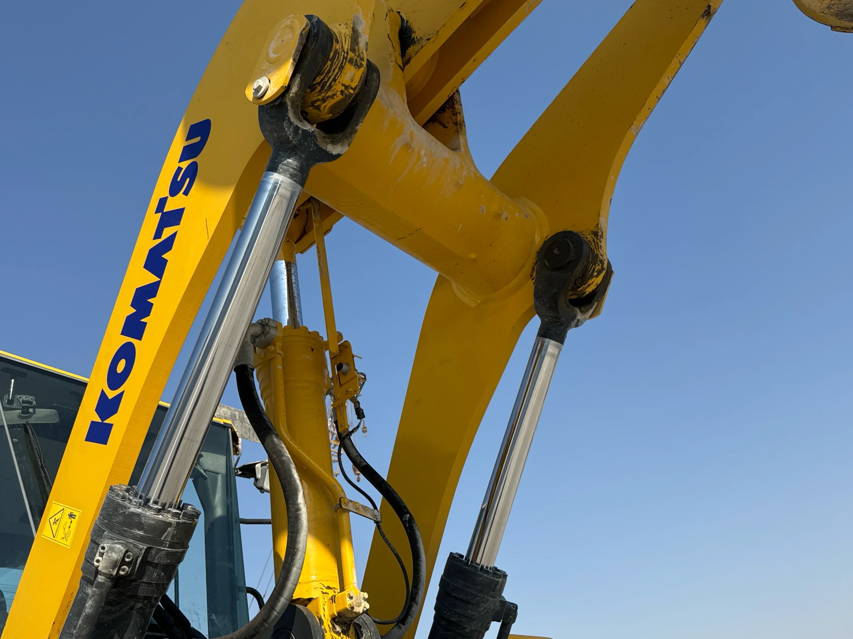 WHL-001-Komatsu-WA470-6R-wheel-loader-inspection-hydraulics-boom-lift-cylinder-2