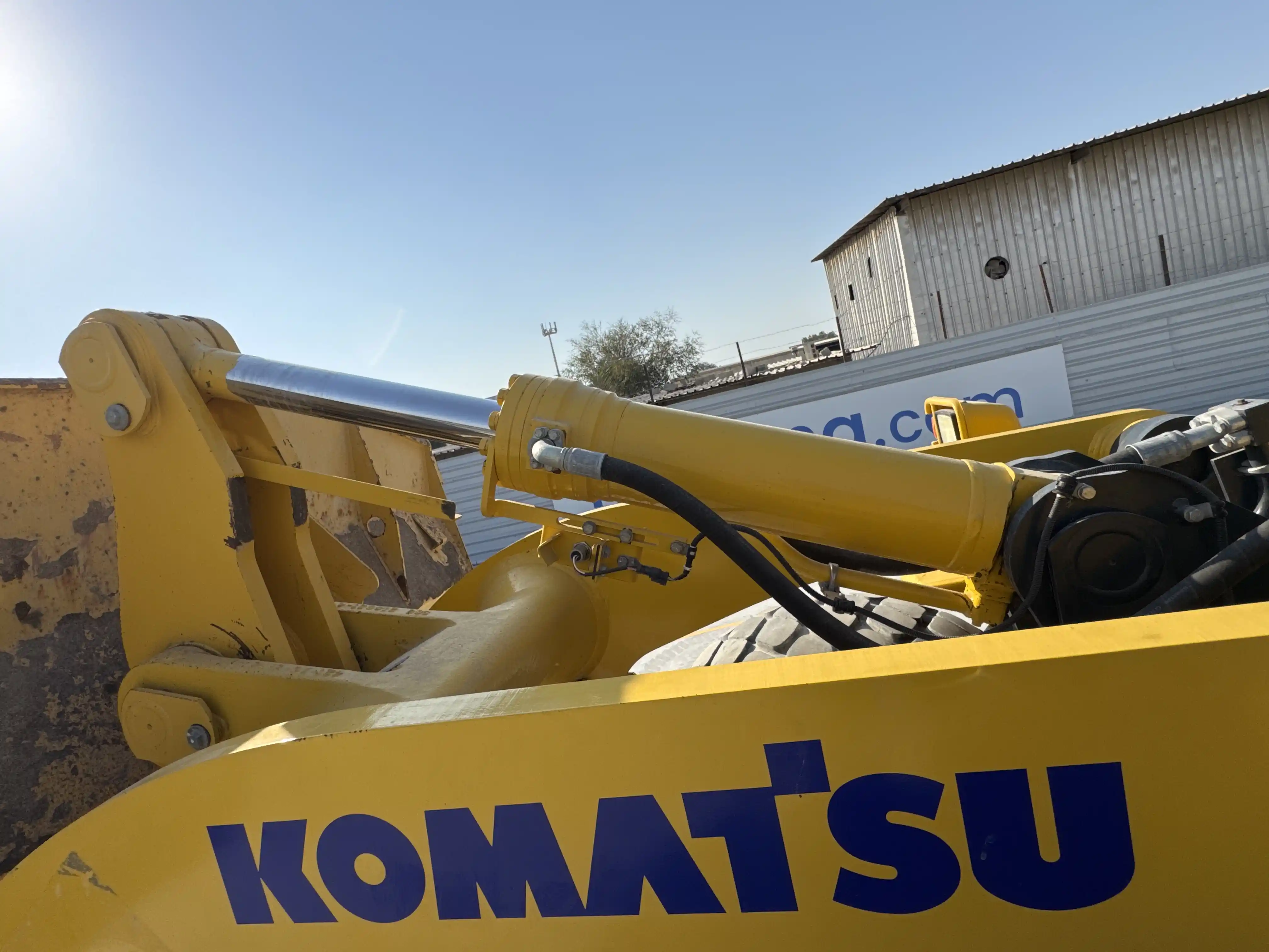 WHL-001-Komatsu-WA470-6R-wheel-loader-inspection-hydraulics-bucket-tilt-cylinders-1