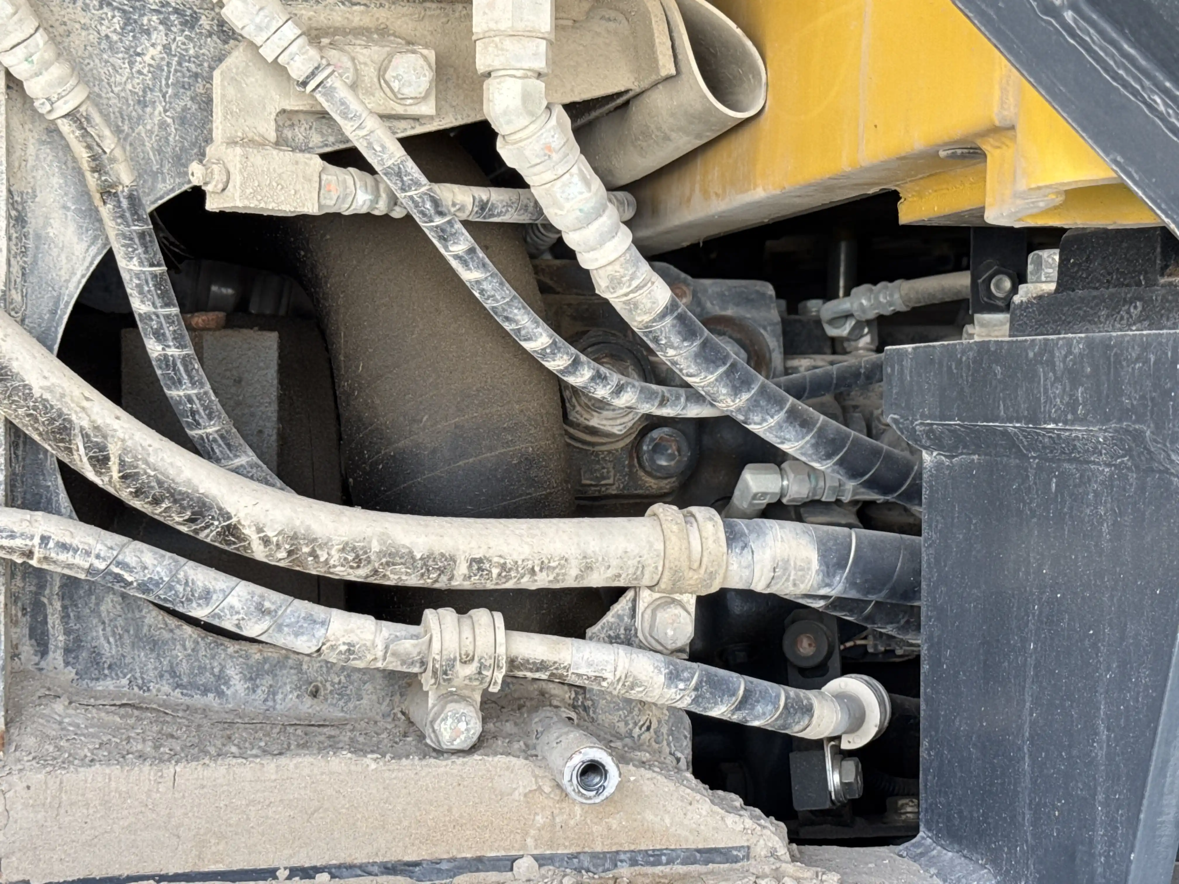 WHL-001-Komatsu-WA470-6R-wheel-loader-inspection-hydraulics-hydraulic-pump-1