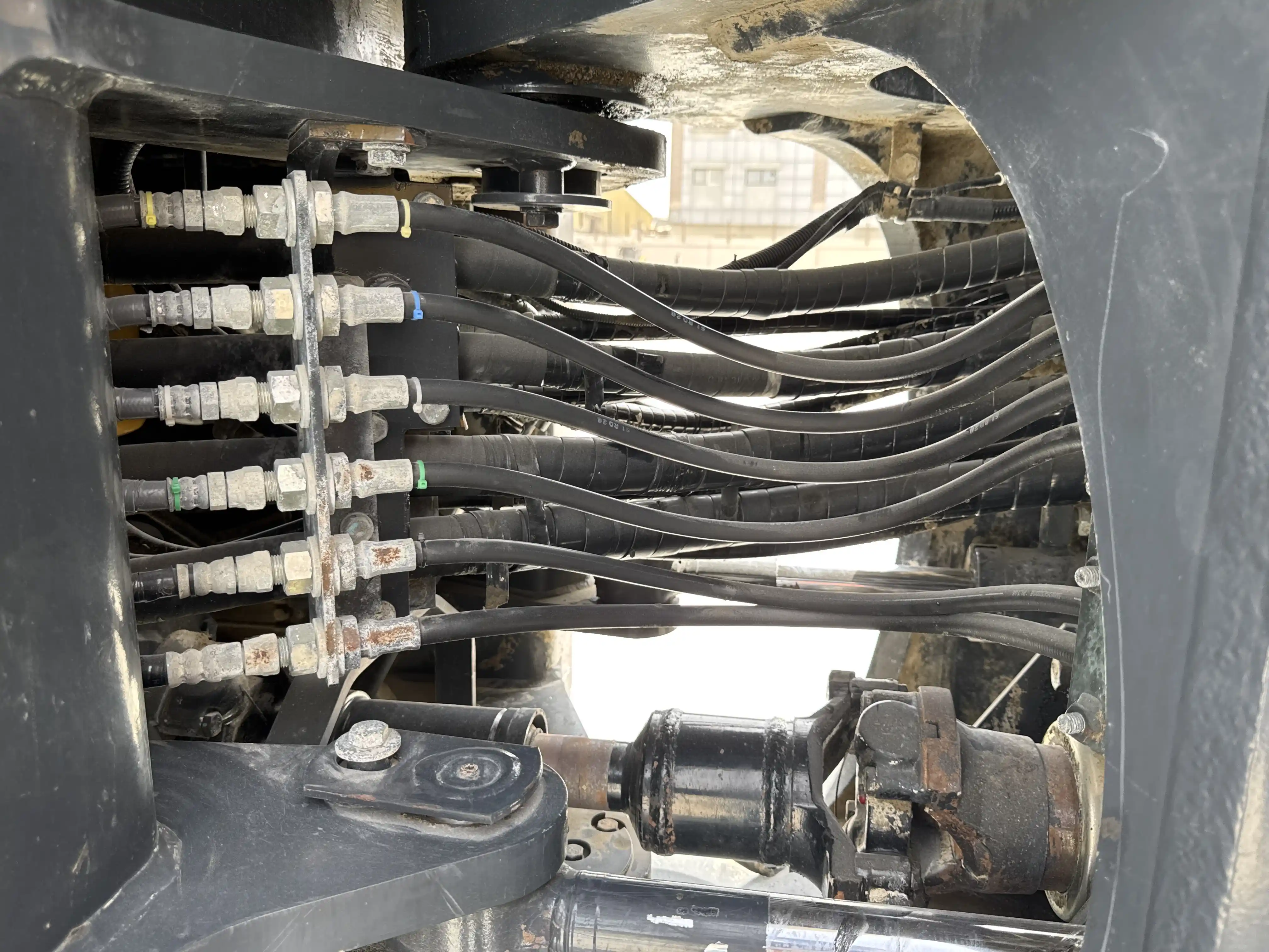 WHL-001-Komatsu-WA470-6R-wheel-loader-inspection-hydraulics-hydraulic-hoses-and-lines-1