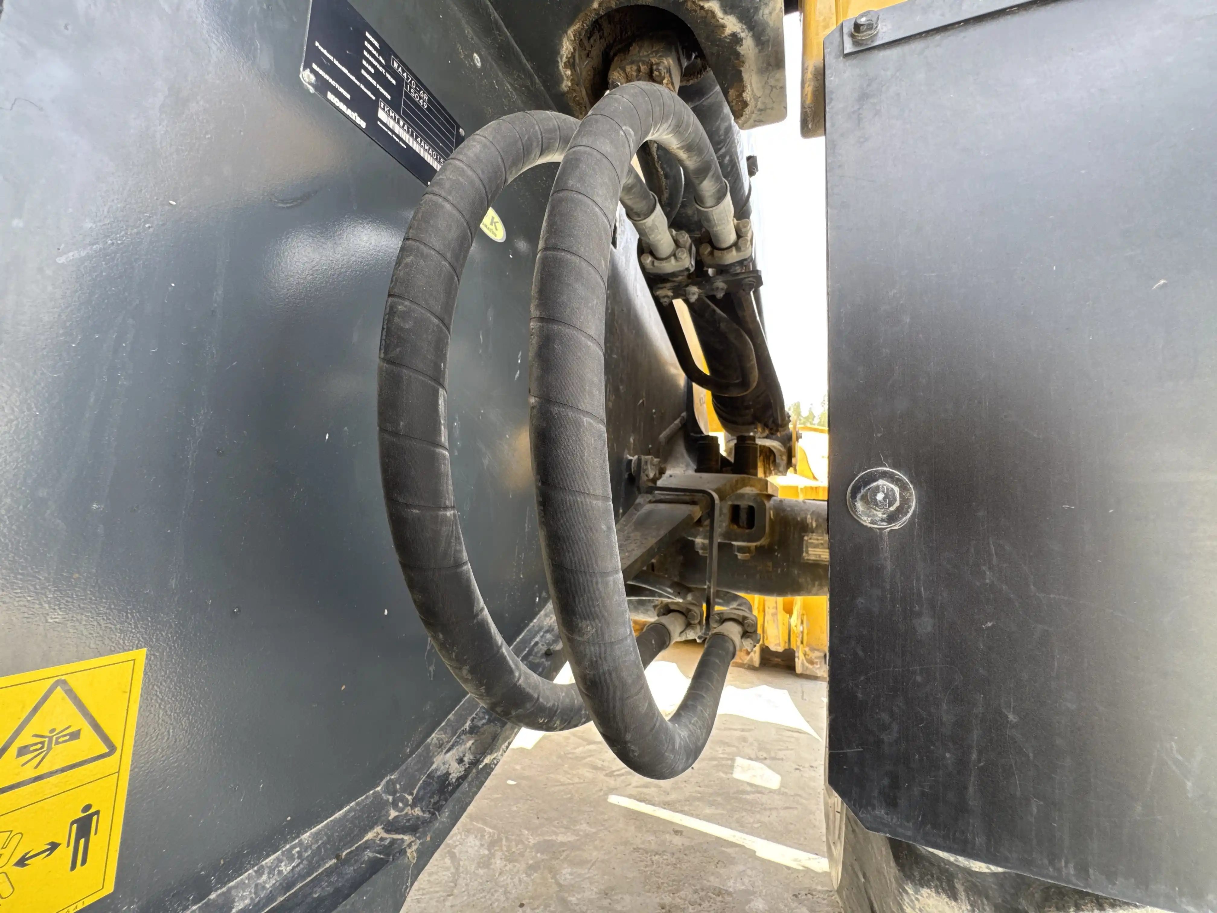 WHL-001-Komatsu-WA470-6R-wheel-loader-inspection-hydraulics-hydraulic-hoses-and-lines-4
