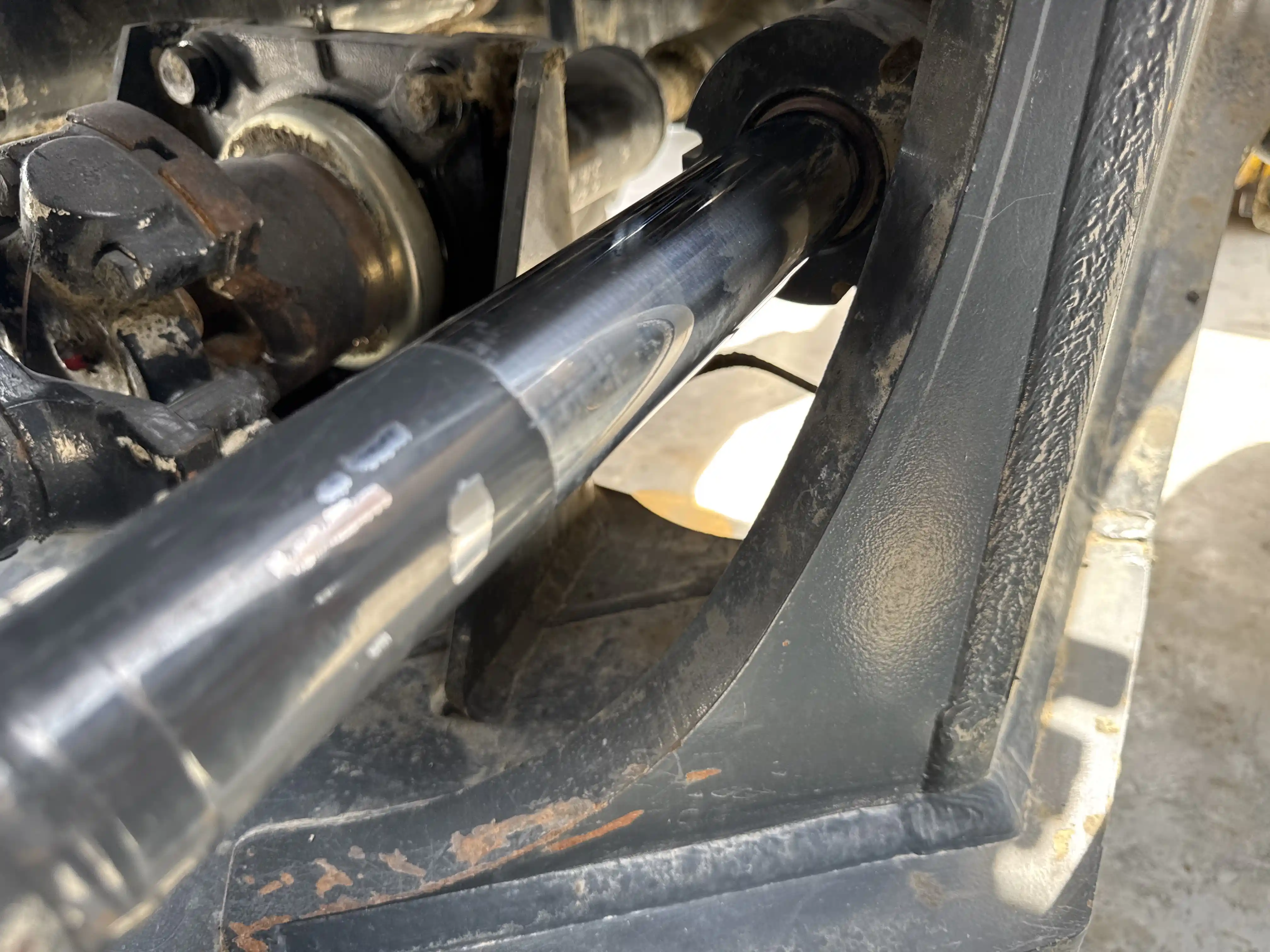 WHL-001-Komatsu-WA470-6R-wheel-loader-inspection-hydraulics-steering-cylinders-3