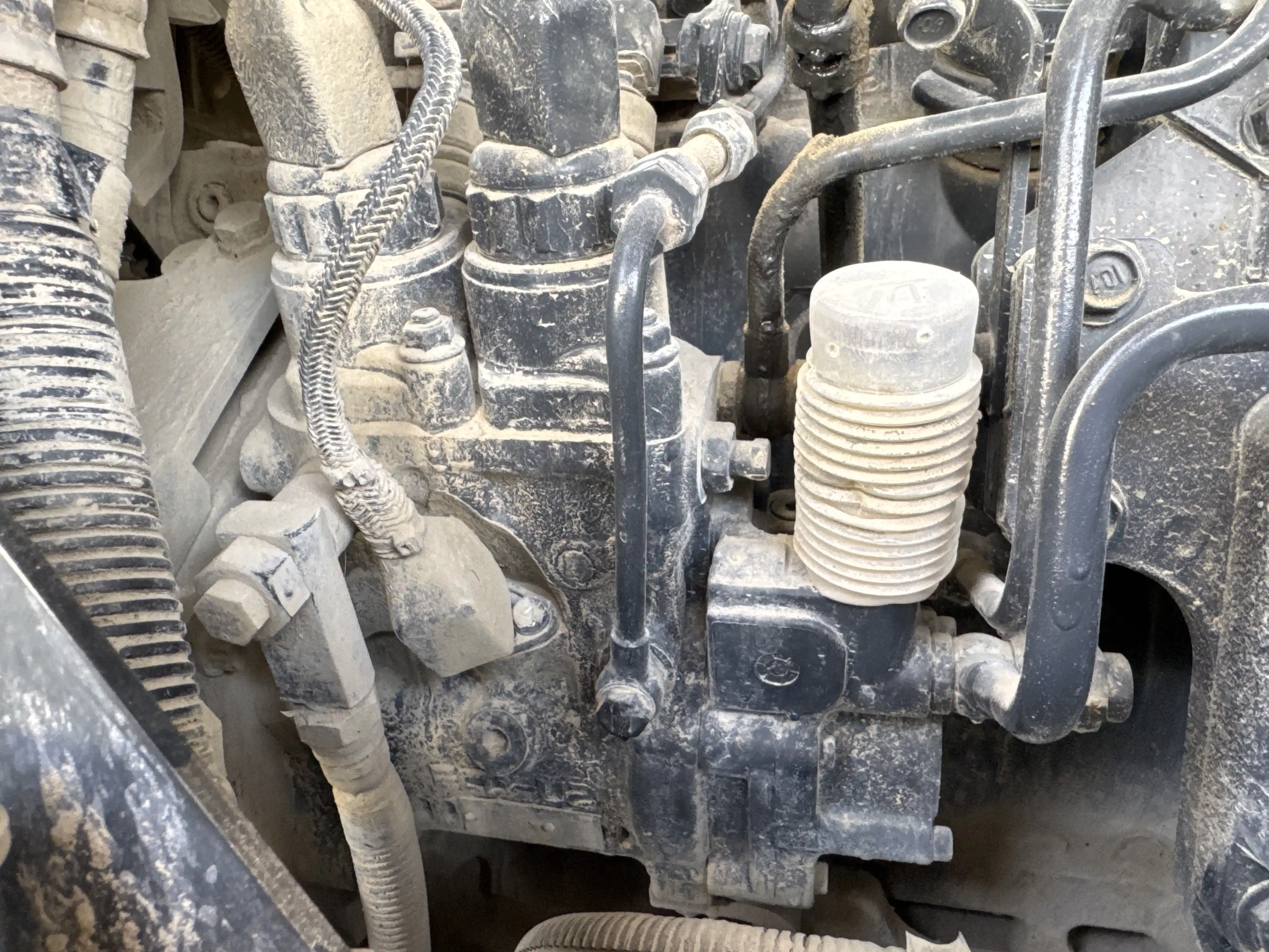 WHL-001-Komatsu-WA470-6R-wheel-loader-inspection-engine-fuel-leaks-3