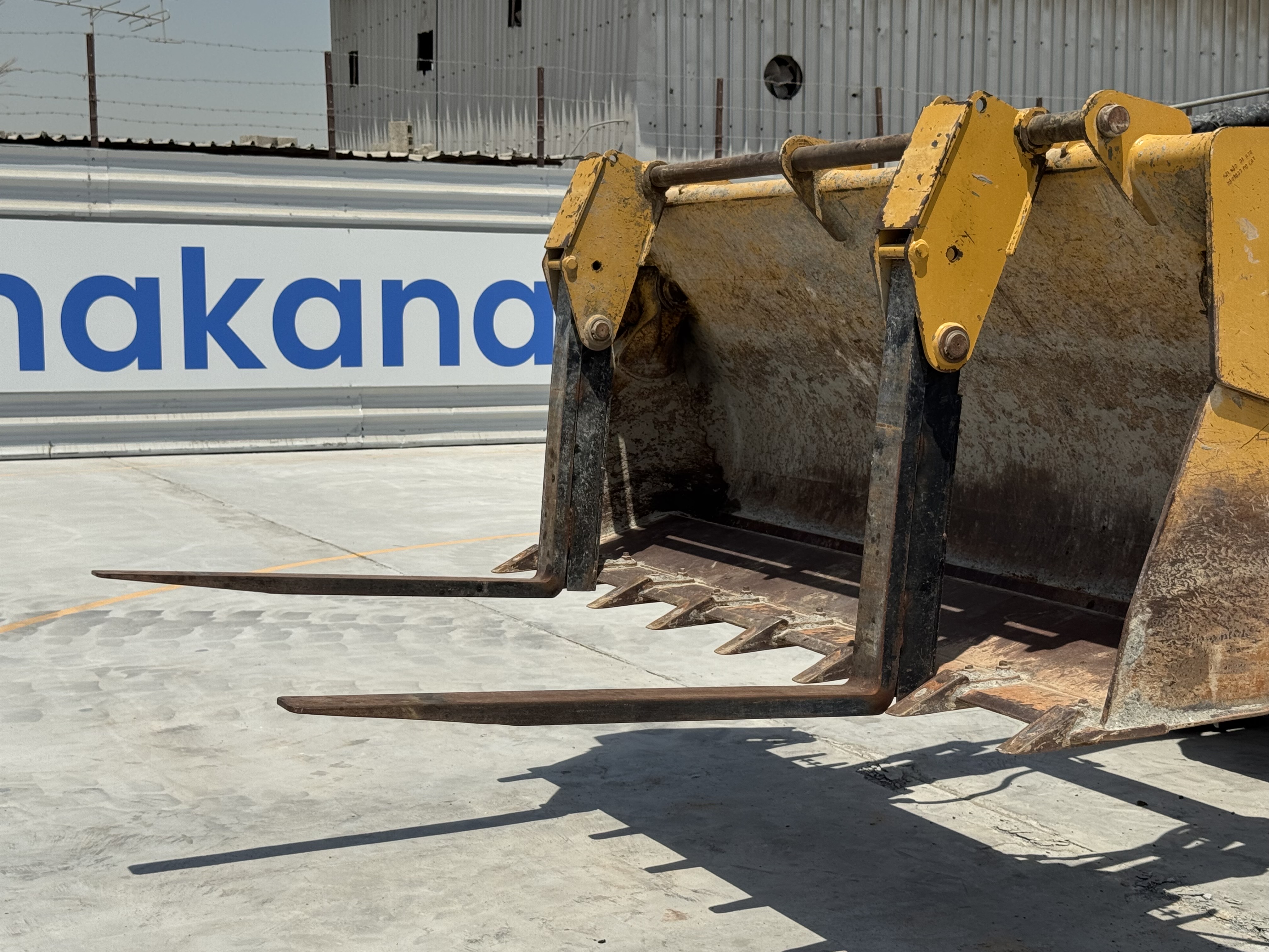 BHL-001-Cat-426F2-backhoe-loader-inspection-attachments-forks-3