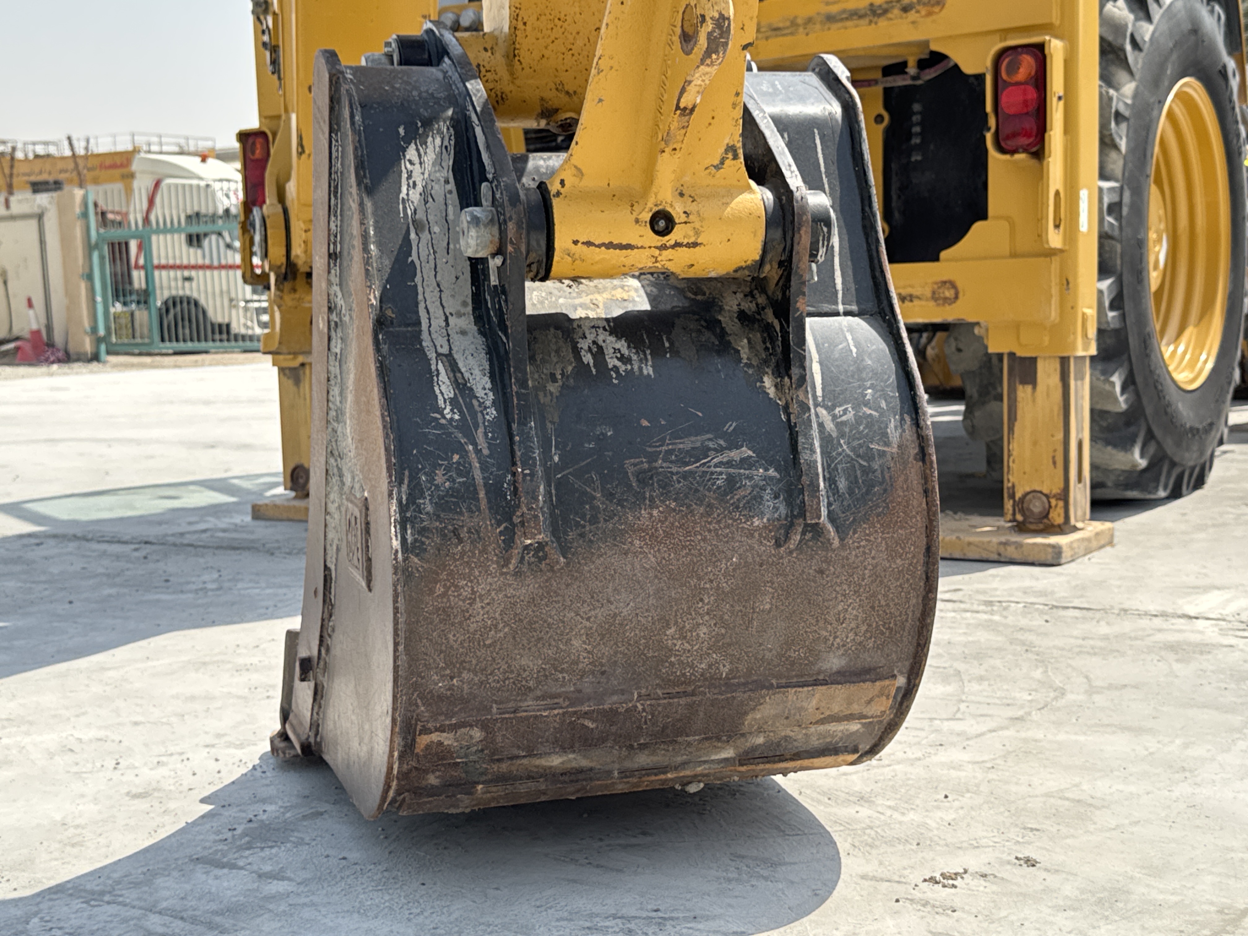 BHL-001-Cat-426F2-backhoe-loader-inspection-attachments-backhoe-bucket-3