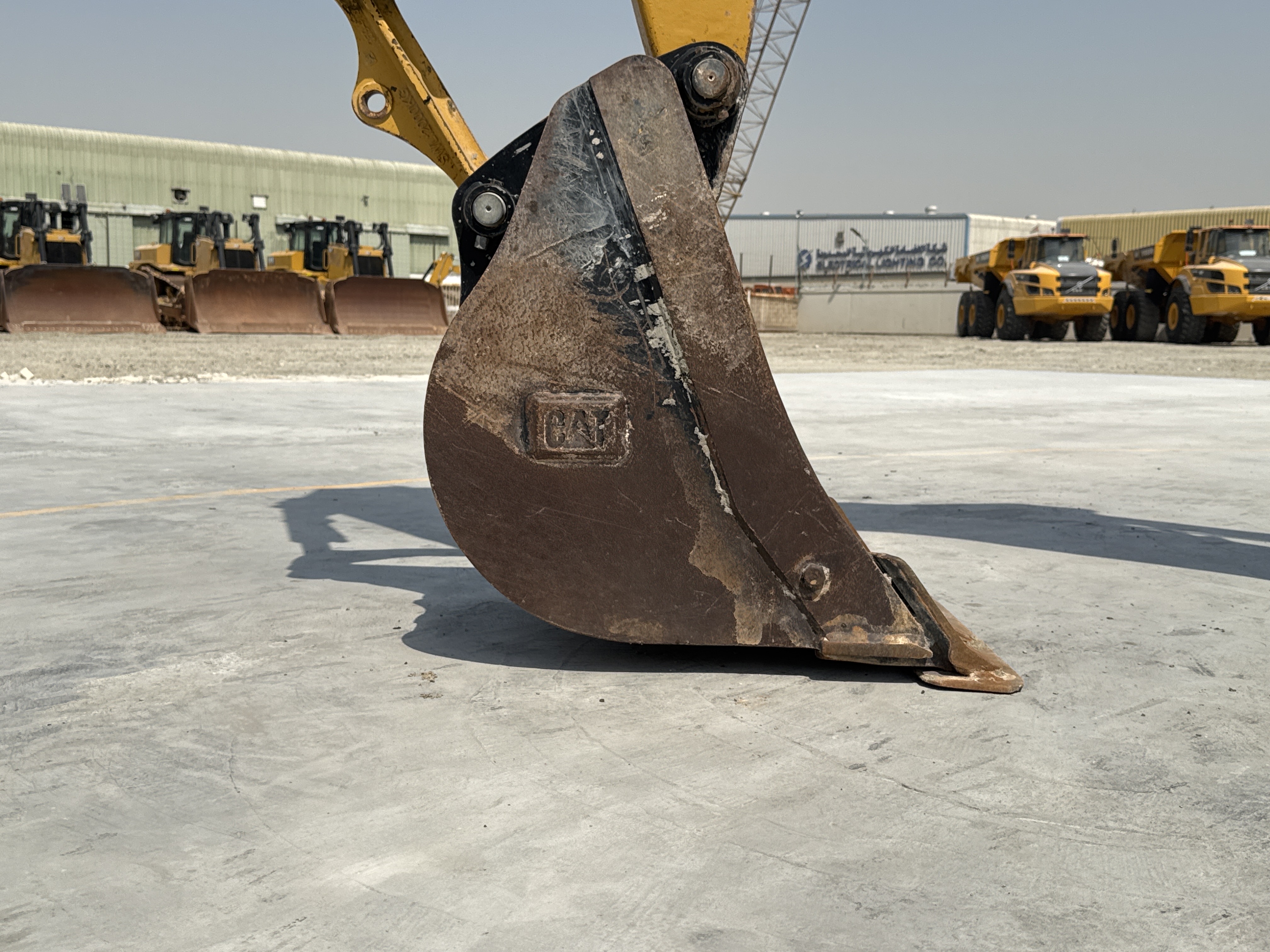 BHL-001-Cat-426F2-backhoe-loader-inspection-attachments-backhoe-bucket-4