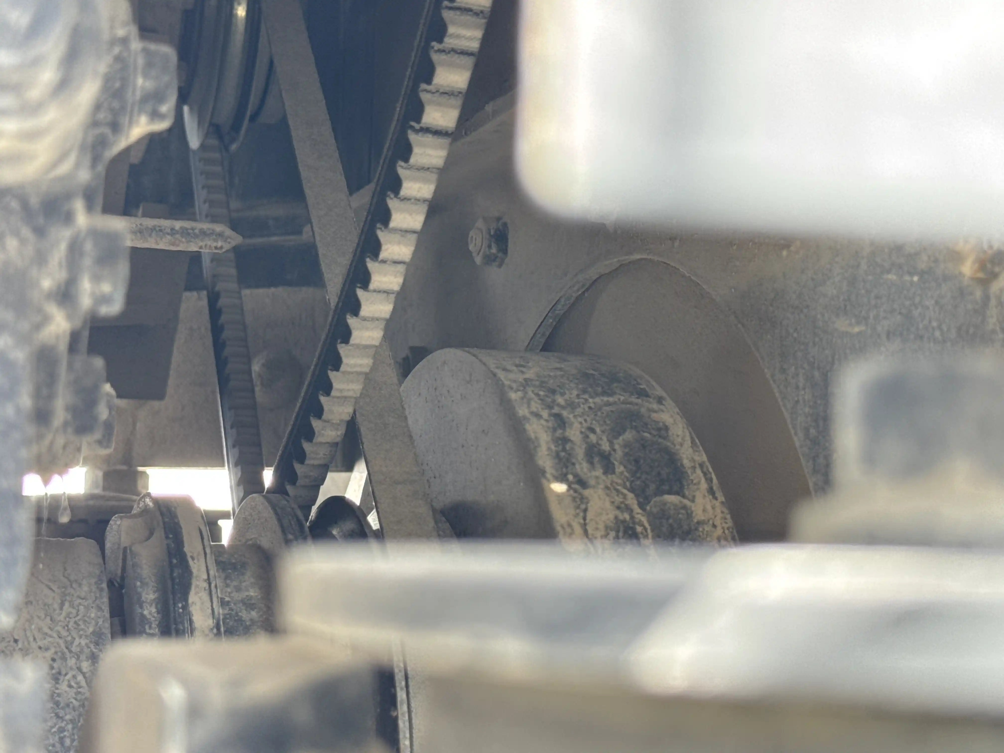 WHL-001-Komatsu-WA470-6R-wheel-loader-inspection-engine-belts-1