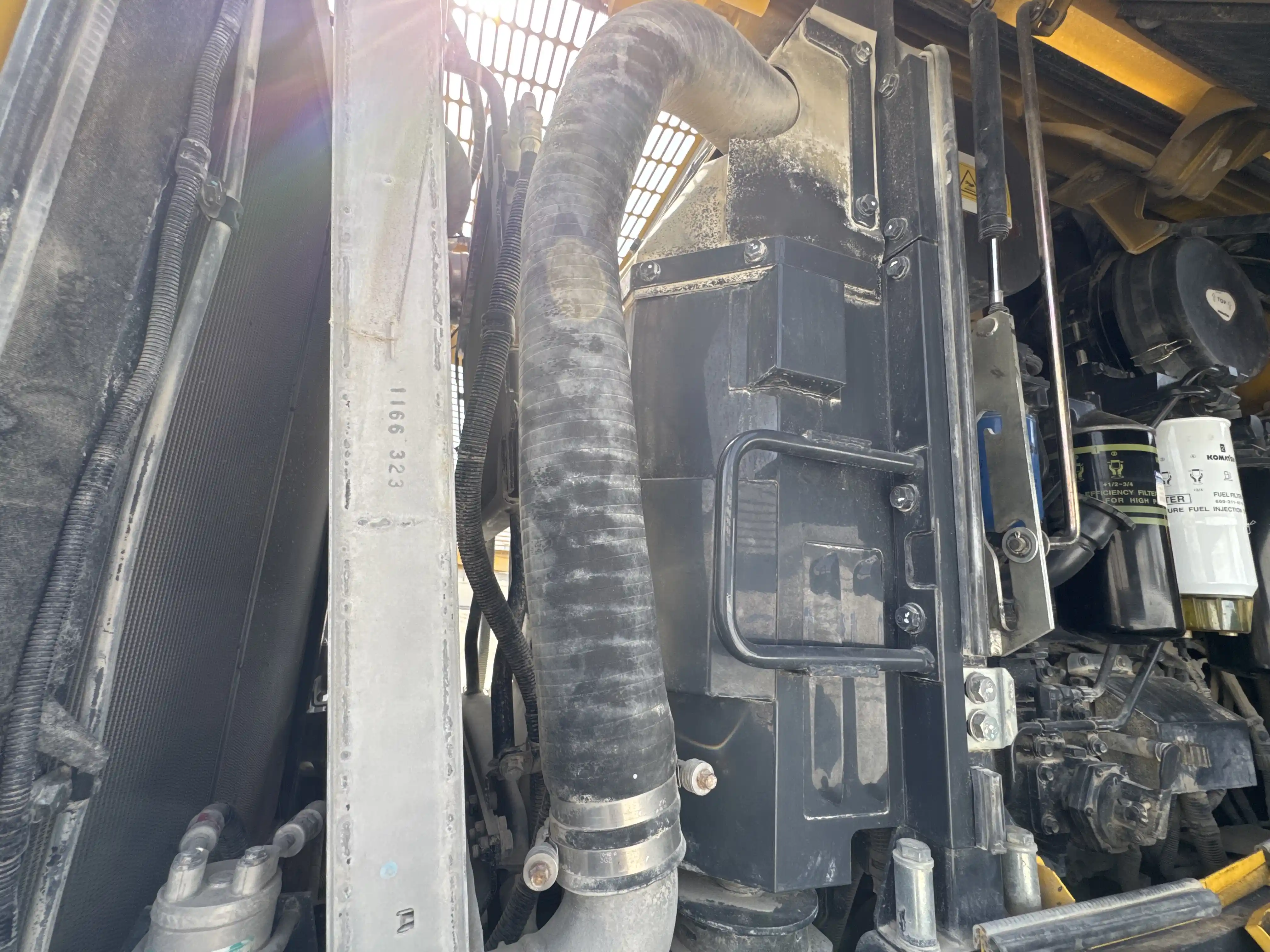 WHL-001-Komatsu-WA470-6R-wheel-loader-inspection-engine-hoses-1