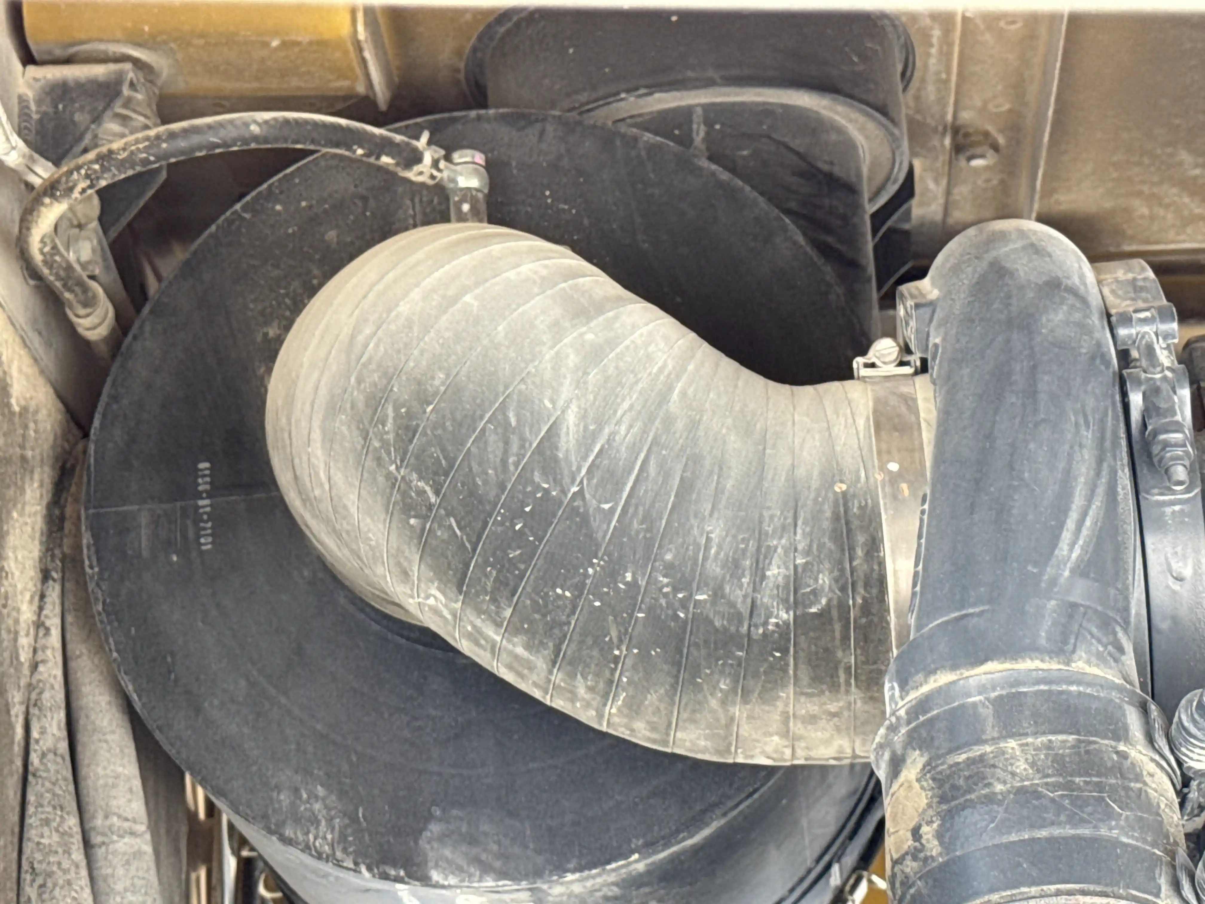 WHL-001-Komatsu-WA470-6R-wheel-loader-inspection-engine-hoses-3