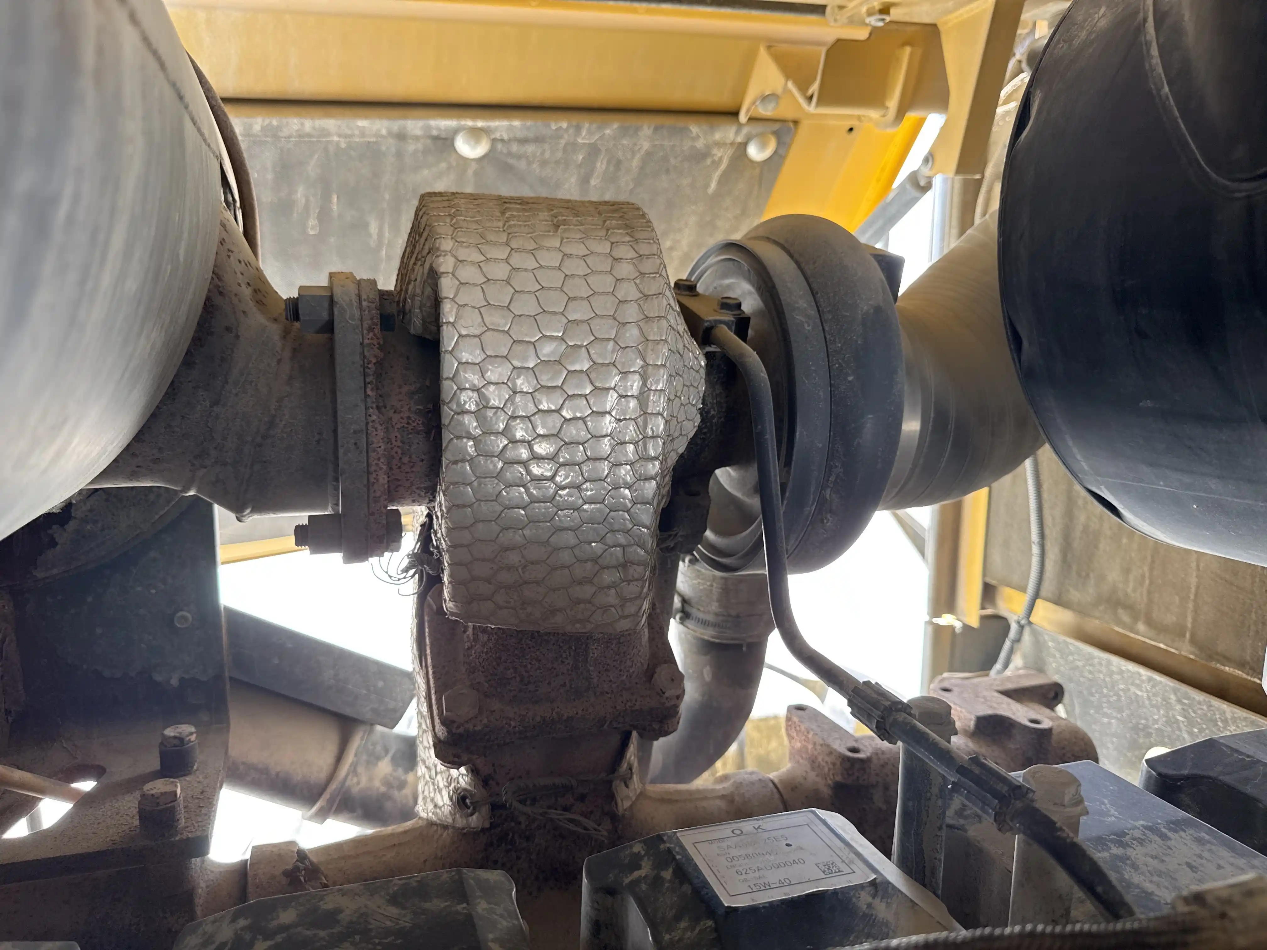 WHL-001-Komatsu-WA470-6R-wheel-loader-inspection-engine-turbo-2