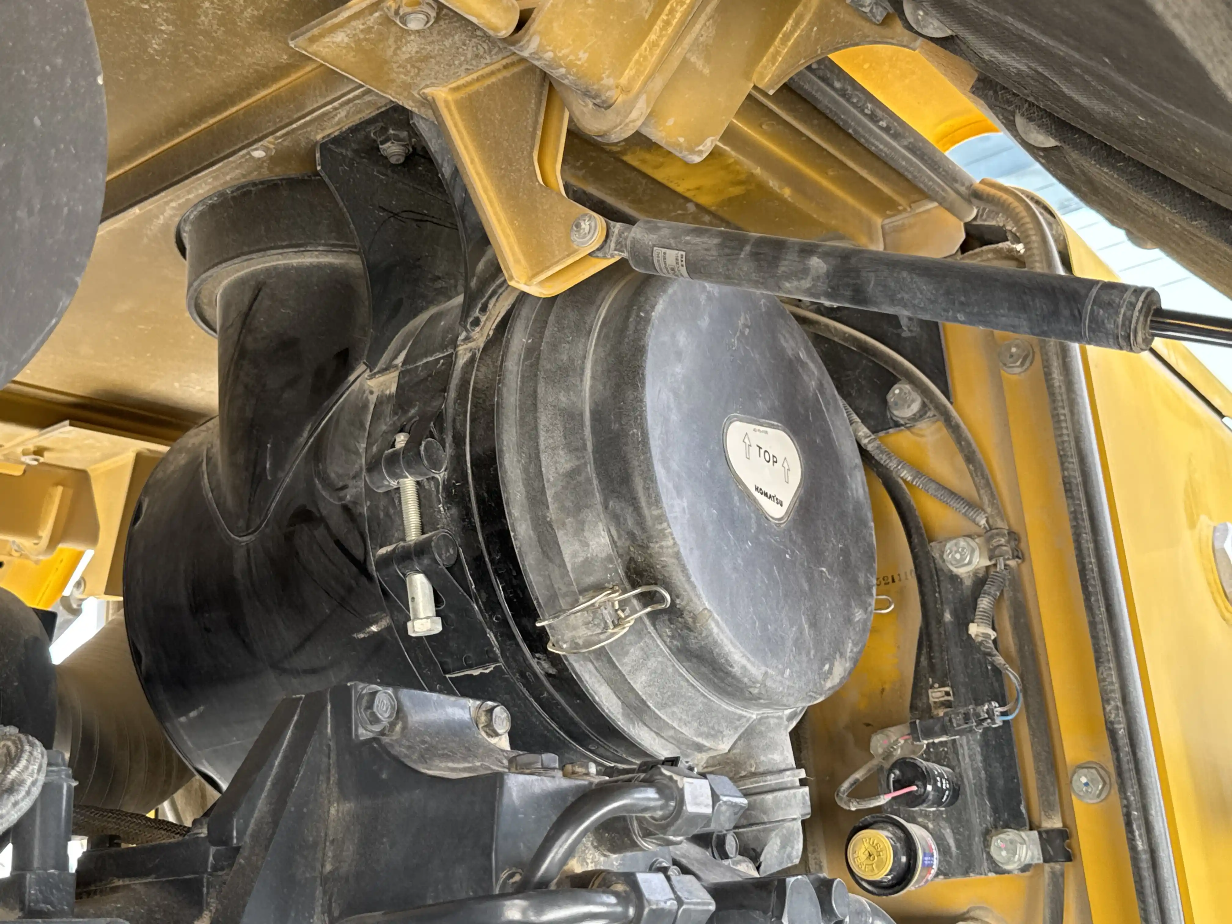 WHL-001-Komatsu-WA470-6R-wheel-loader-inspection-engine-air-intake-system-1