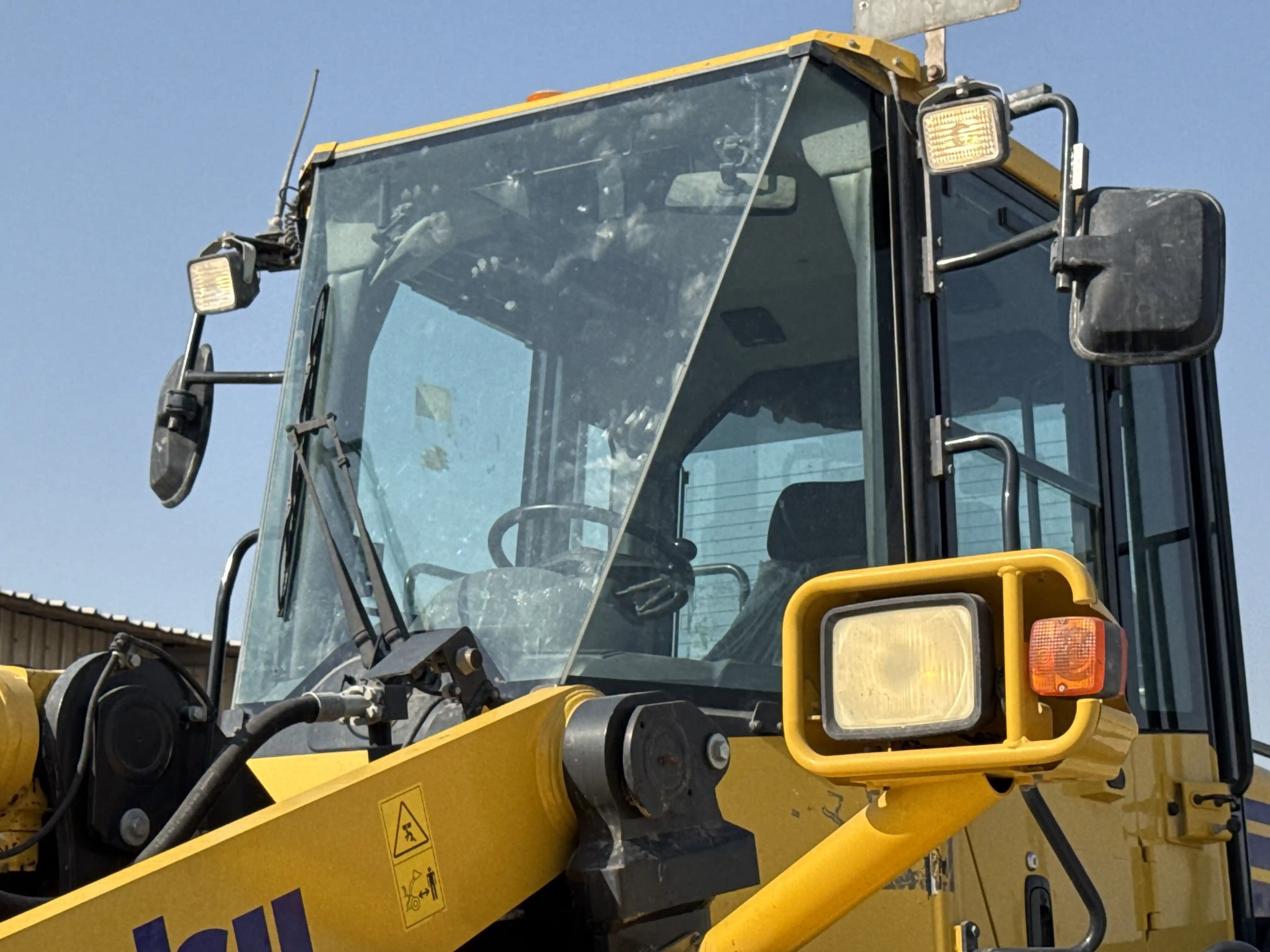 WHL-001-Komatsu-WA470-6R-wheel-loader-inspection-electronic-lights-and-signals-7