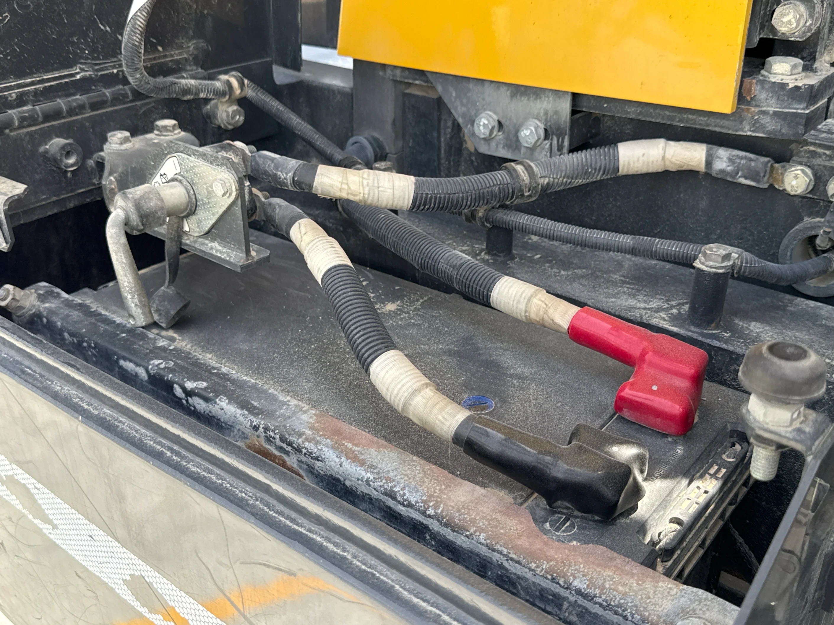 WHL-001-Komatsu-WA470-6R-wheel-loader-inspection-electronic-battery -1