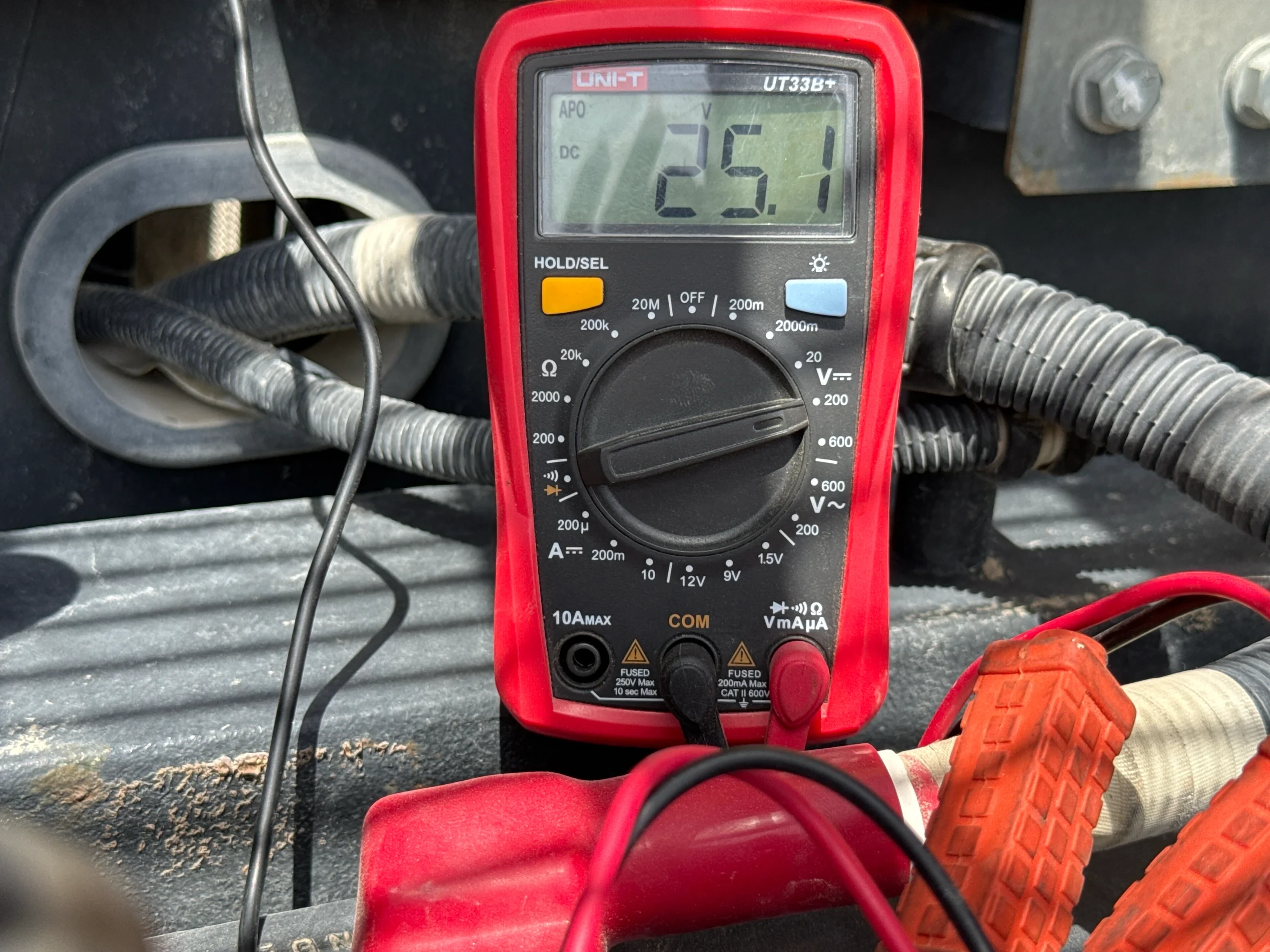 WHL-001-Komatsu-WA470-6R-wheel-loader-inspection-electronic-battery-3