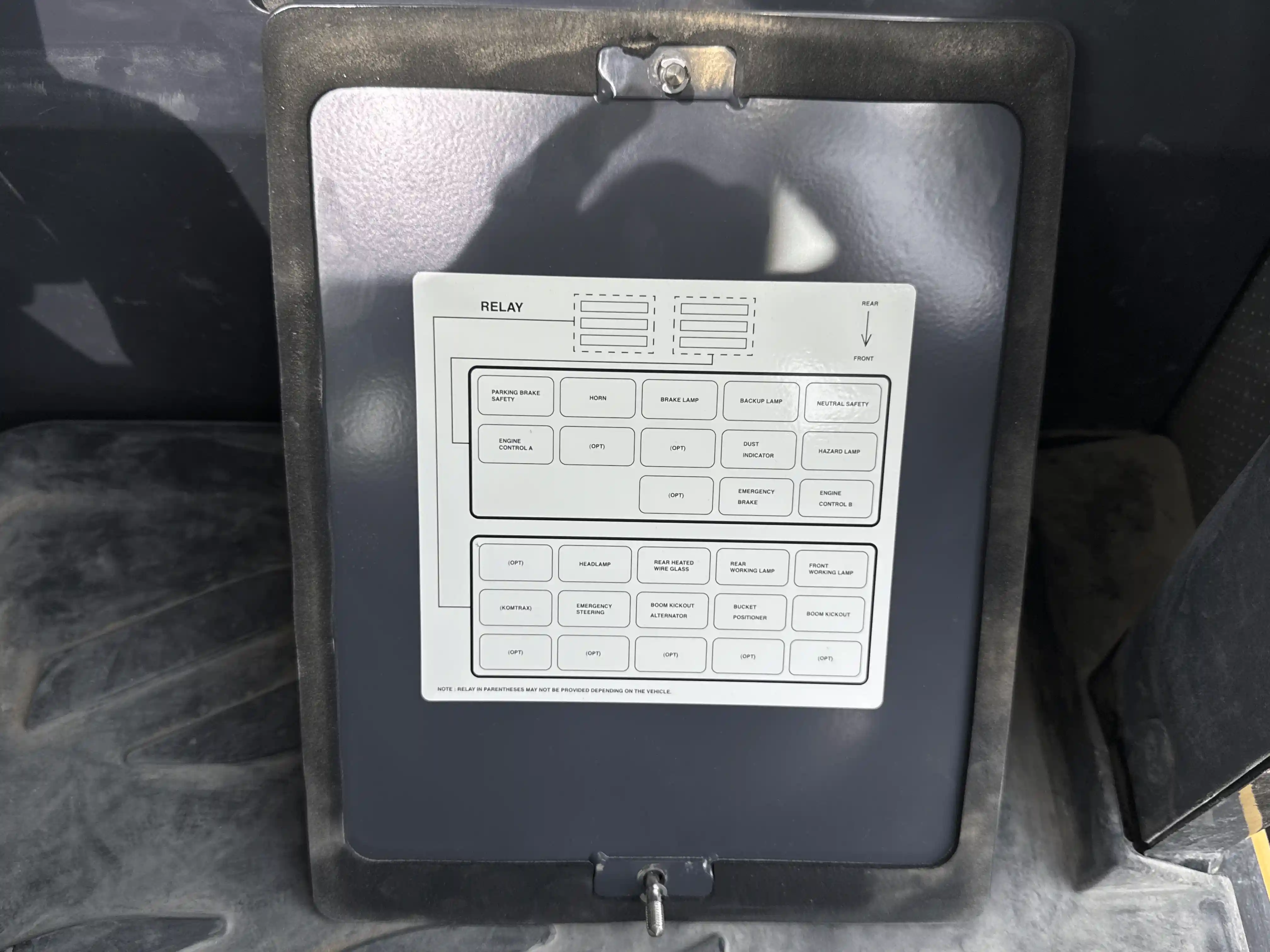 WHL-001-Komatsu-WA470-6R-wheel-loader-inspection-electronic-fuse-box-3