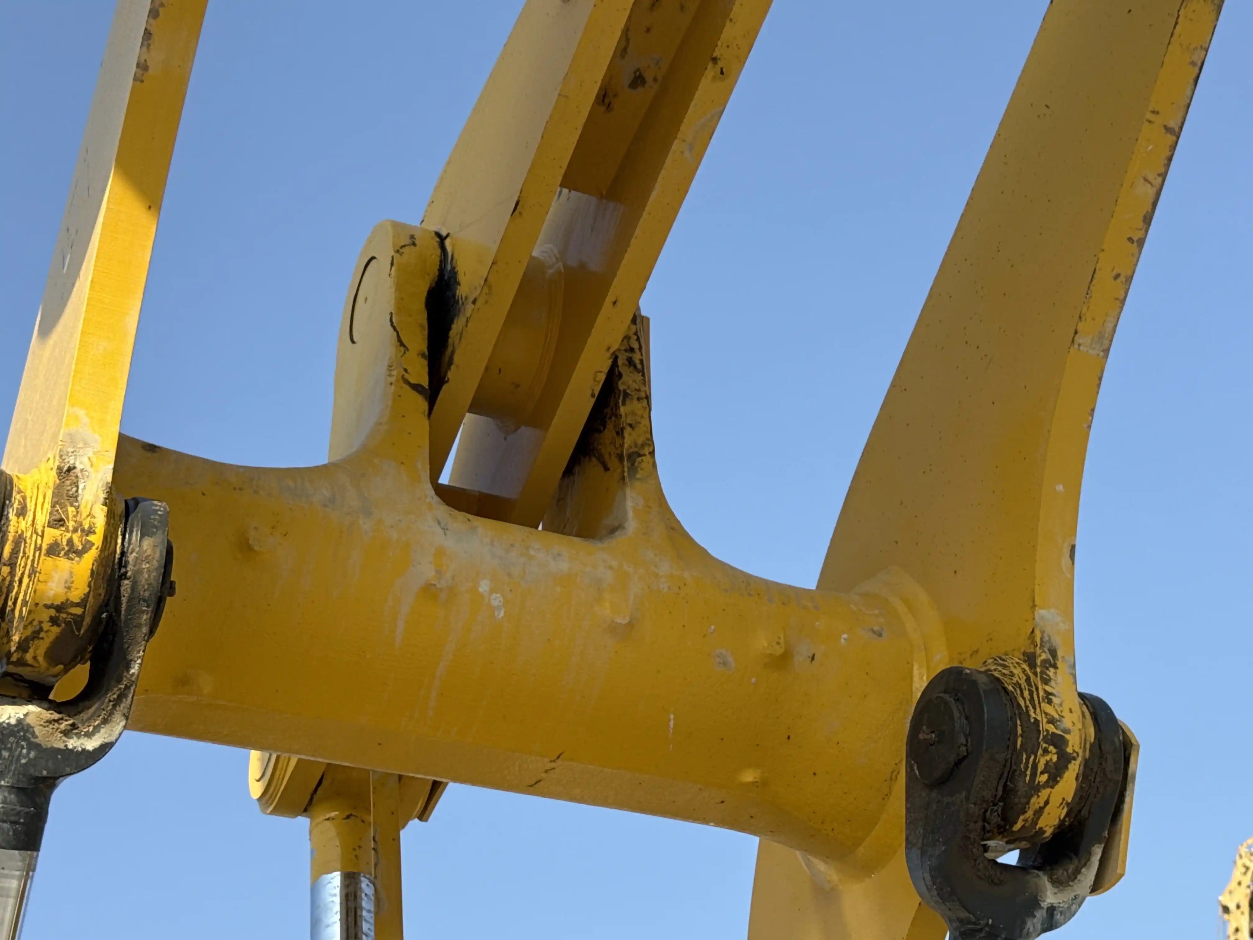 WHL-001-Komatsu-WA470-6R-wheel-loader-inspection-chassis-lift-arm-2