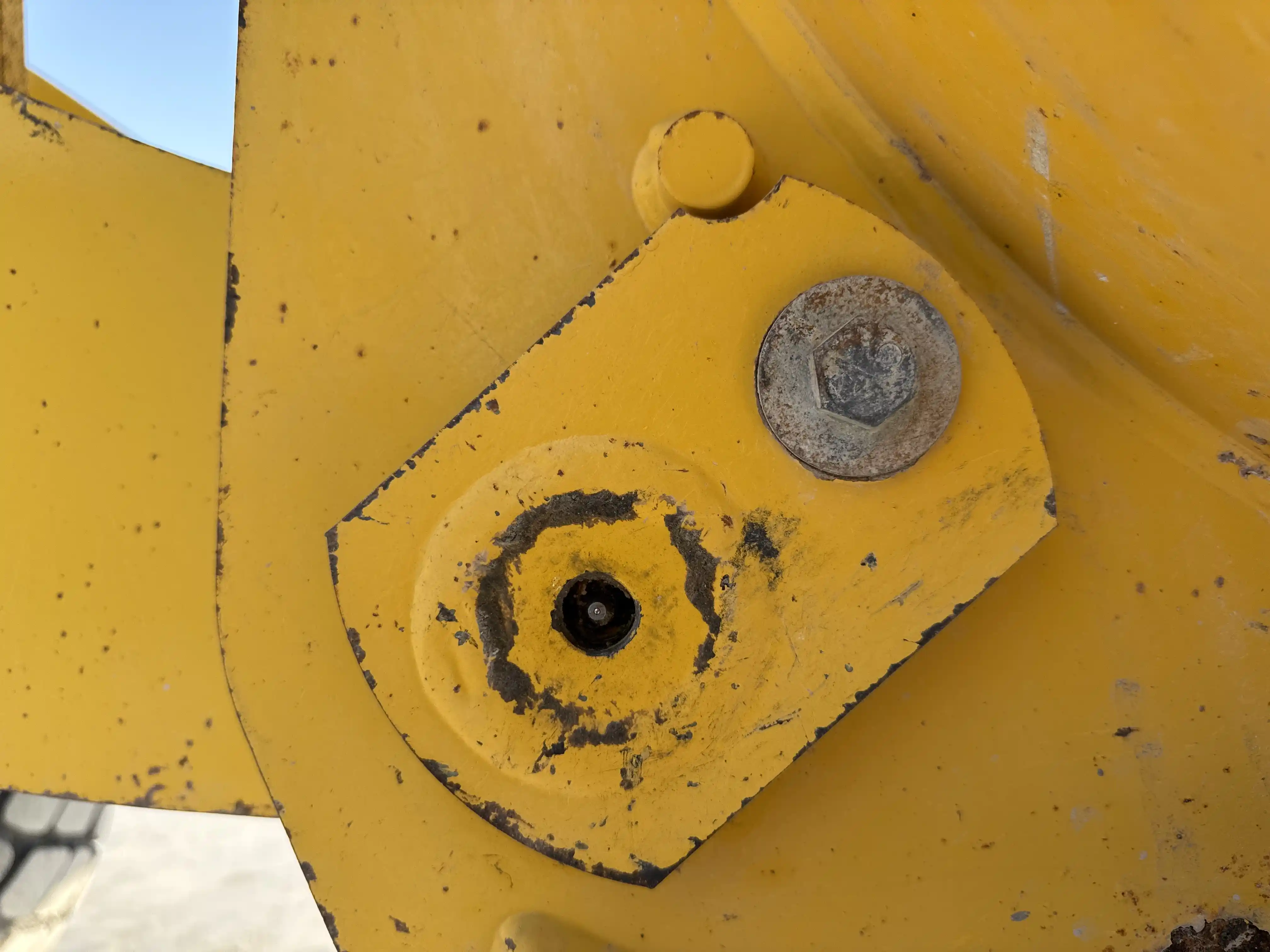 WHL-001-Komatsu-WA470-6R-wheel-loader-inspection-chassis-pins-and-bushings-lift-arm-to-bucket-1