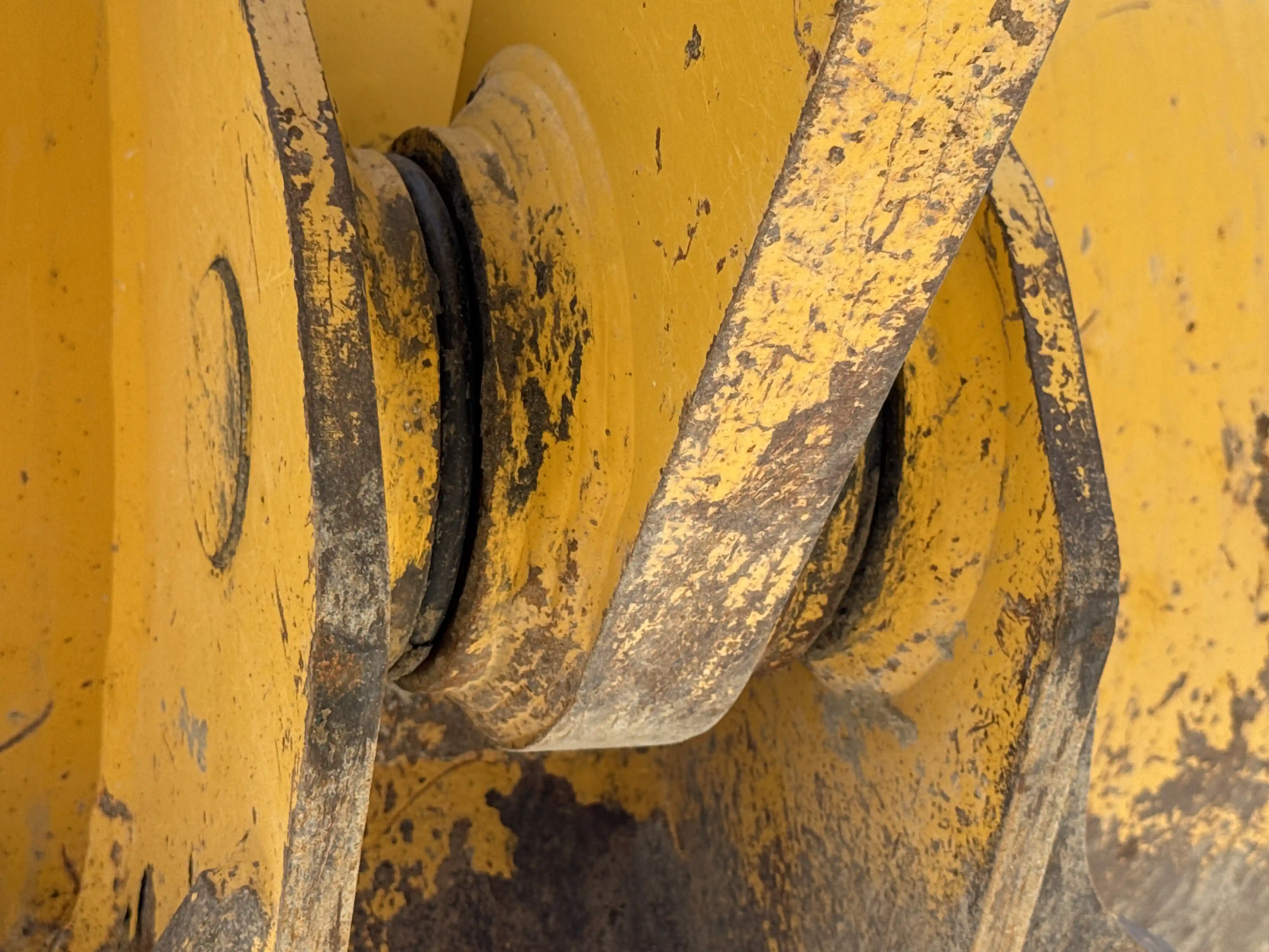 WHL-001-Komatsu-WA470-6R-wheel-loader-inspection-chassis-pins-and-bushings-lift-arm-to-bucket-3