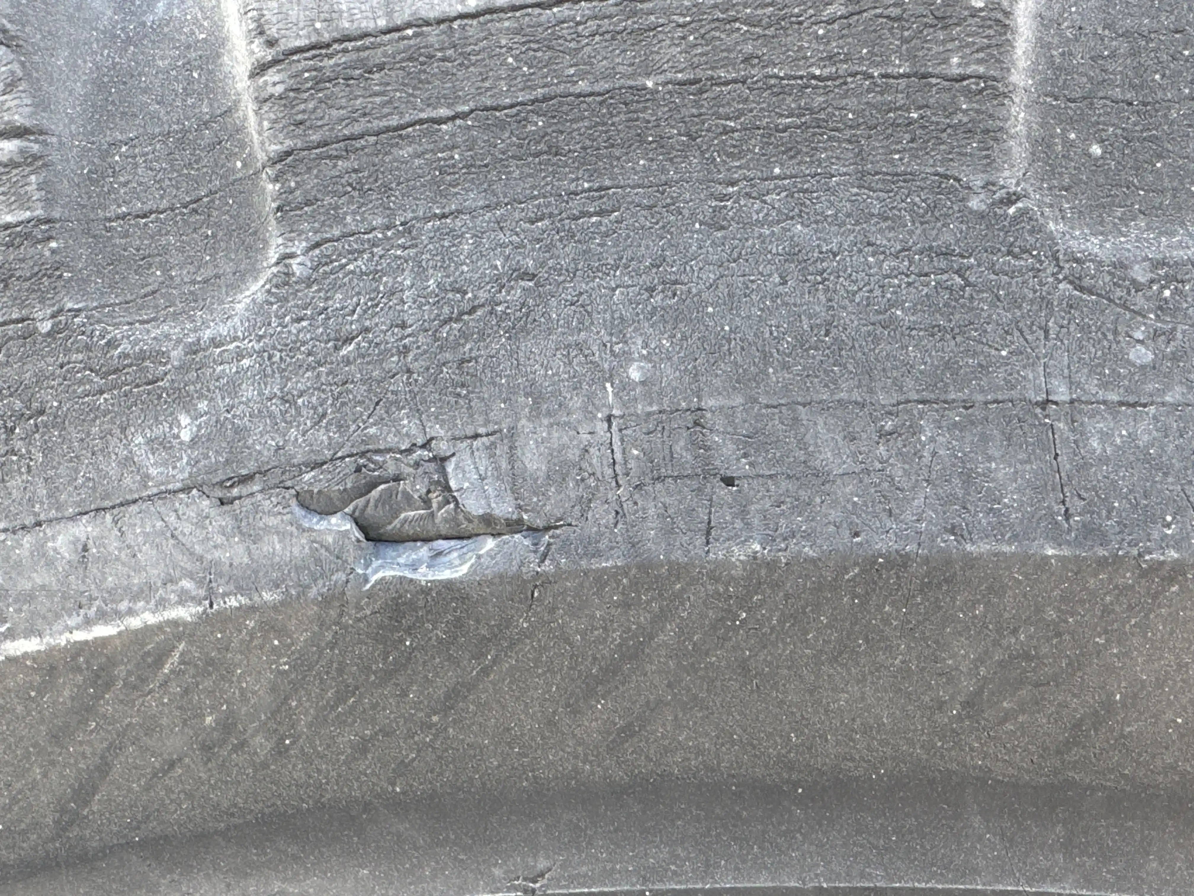 WHL-001-Komatsu-WA470-6R-wheel-loader-inspection-chassis-left-rear-tire-wheel-hub-condition-3