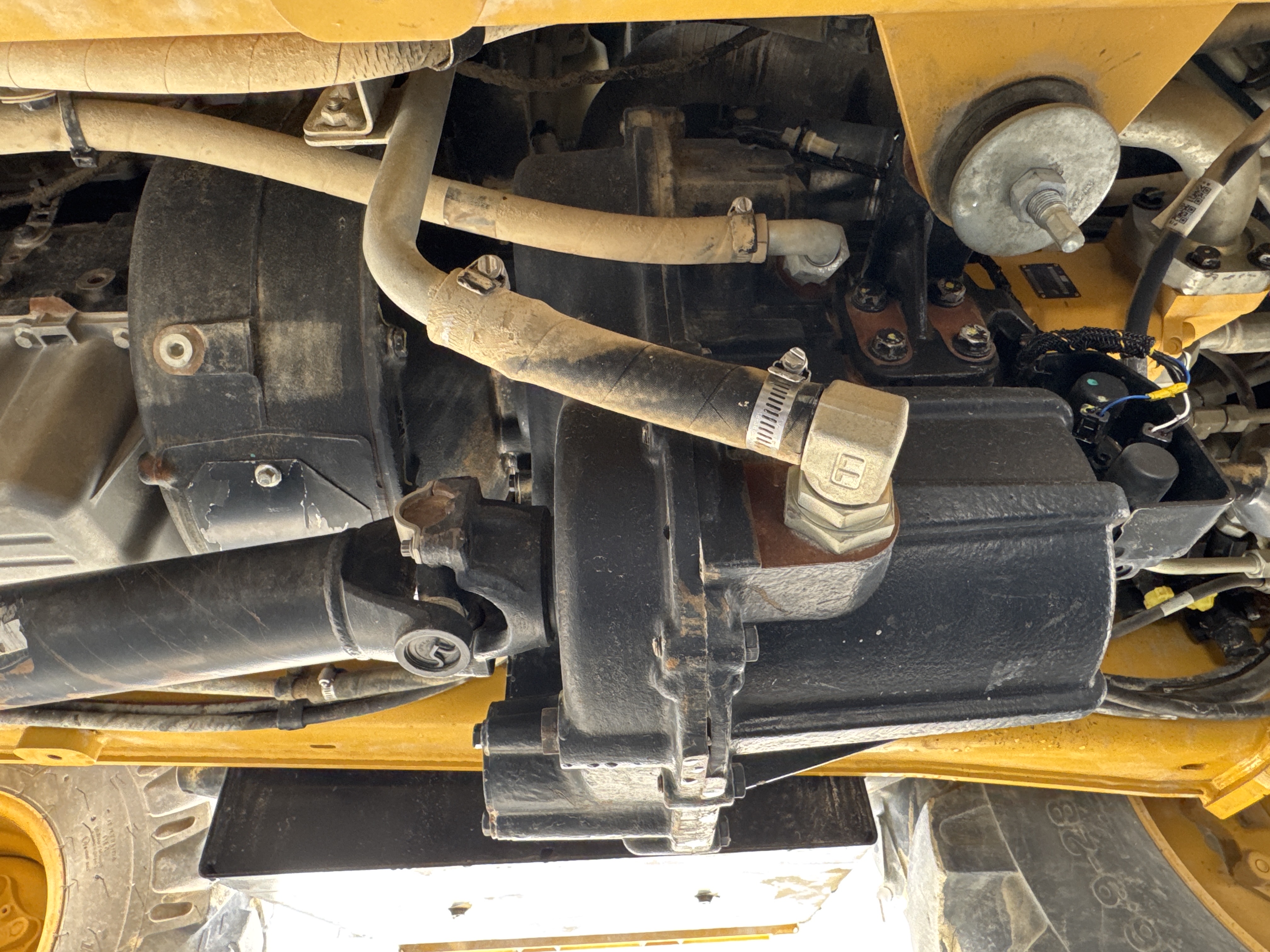 BHL-001-Cat-426F2-backhoe-loader-inspection-drive-system-transmission-case-1