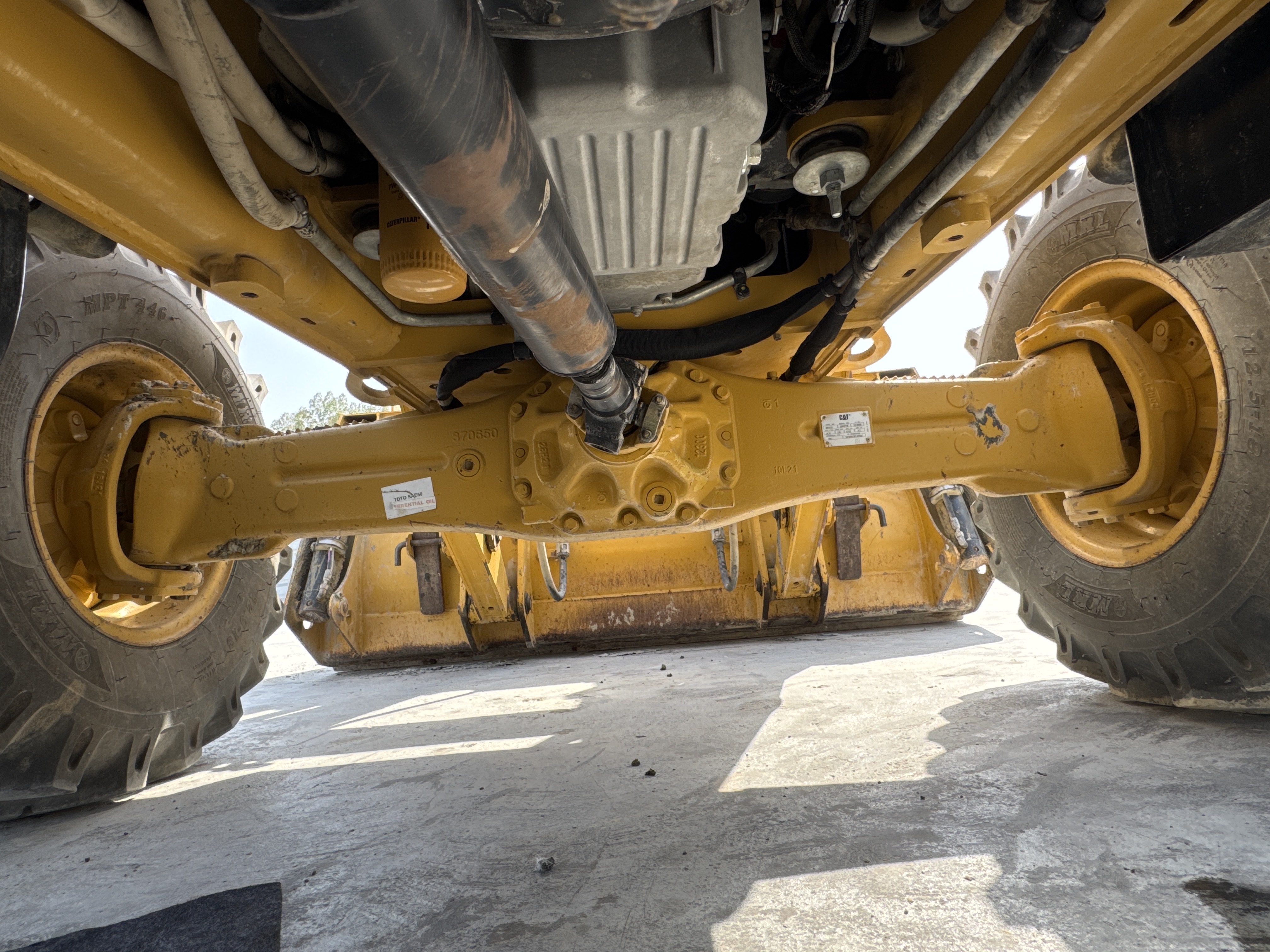 BHL-001-Cat-426F2-backhoe-loader-inspection-drive-system-axle-housing-1