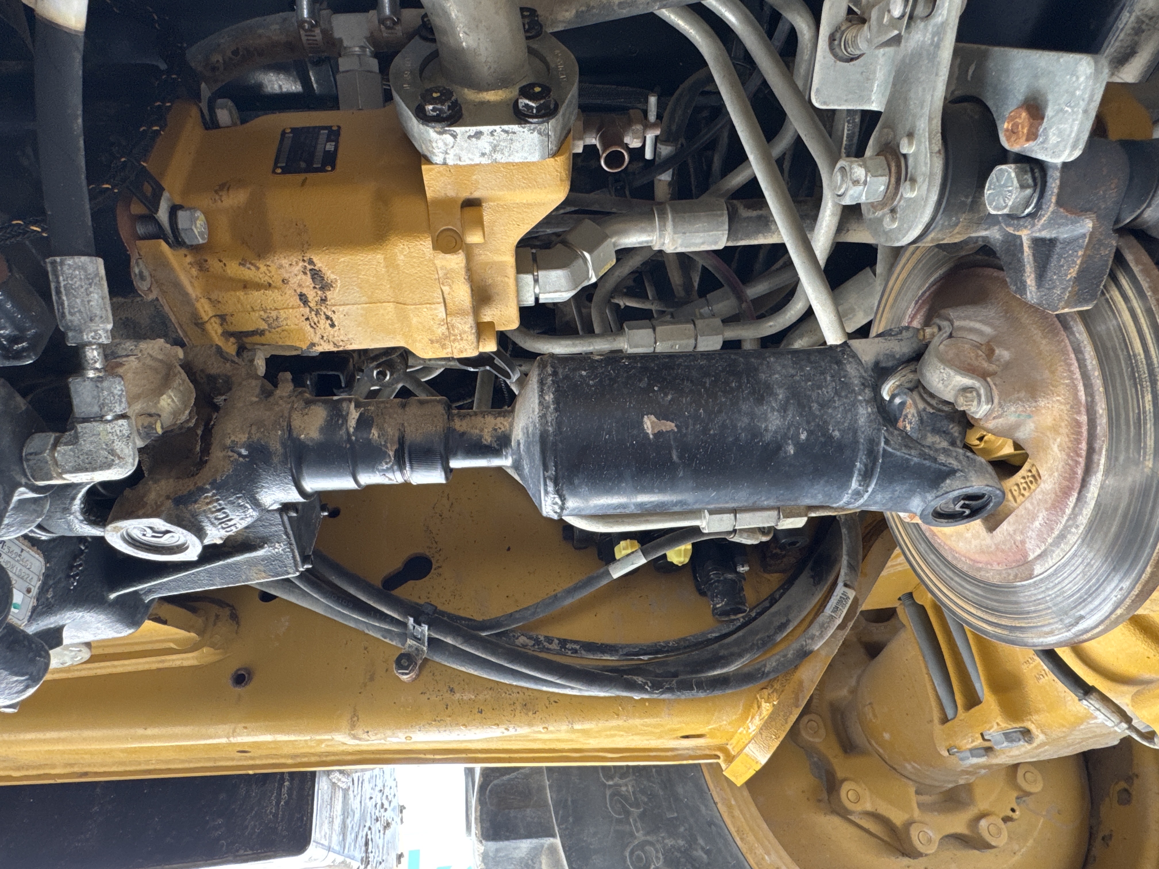 BHL-001-Cat-426F2-backhoe-loader-inspection-drive-system-propeller-shaft-1