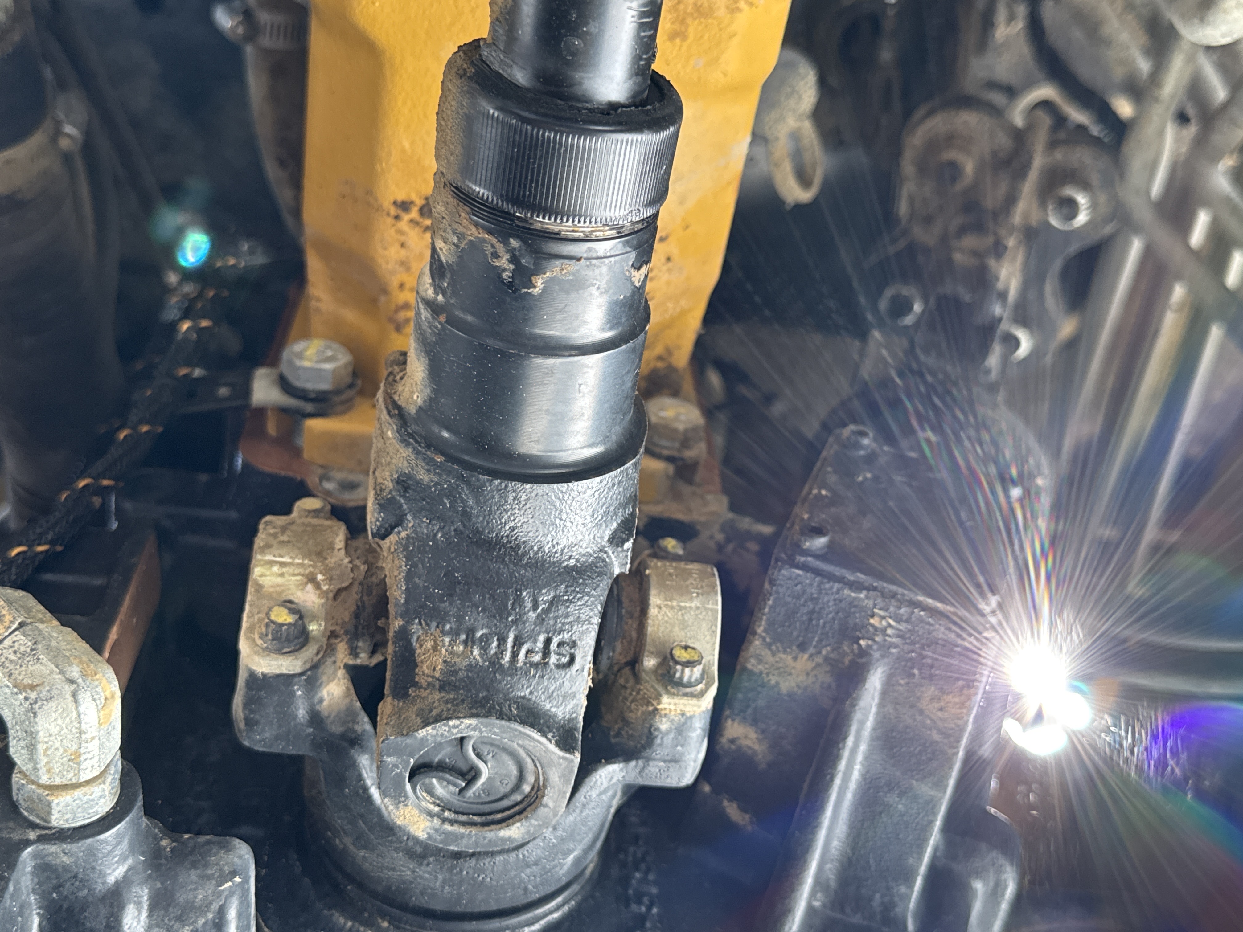 BHL-001-Cat-426F2-backhoe-loader-inspection-drive-system-propeller-shaft-2