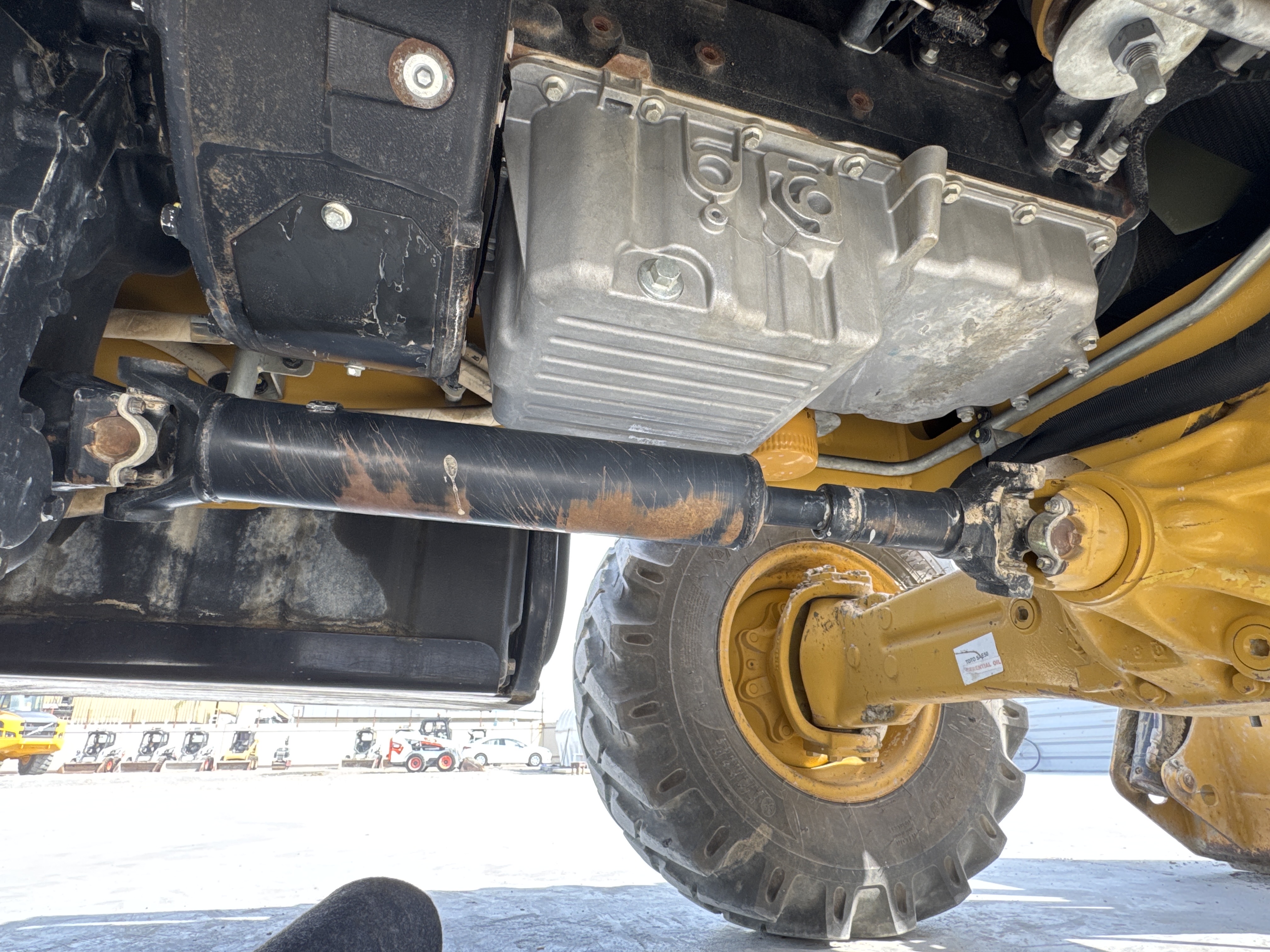 BHL-001-Cat-426F2-backhoe-loader-inspection-drive-system-propeller-shaft-3