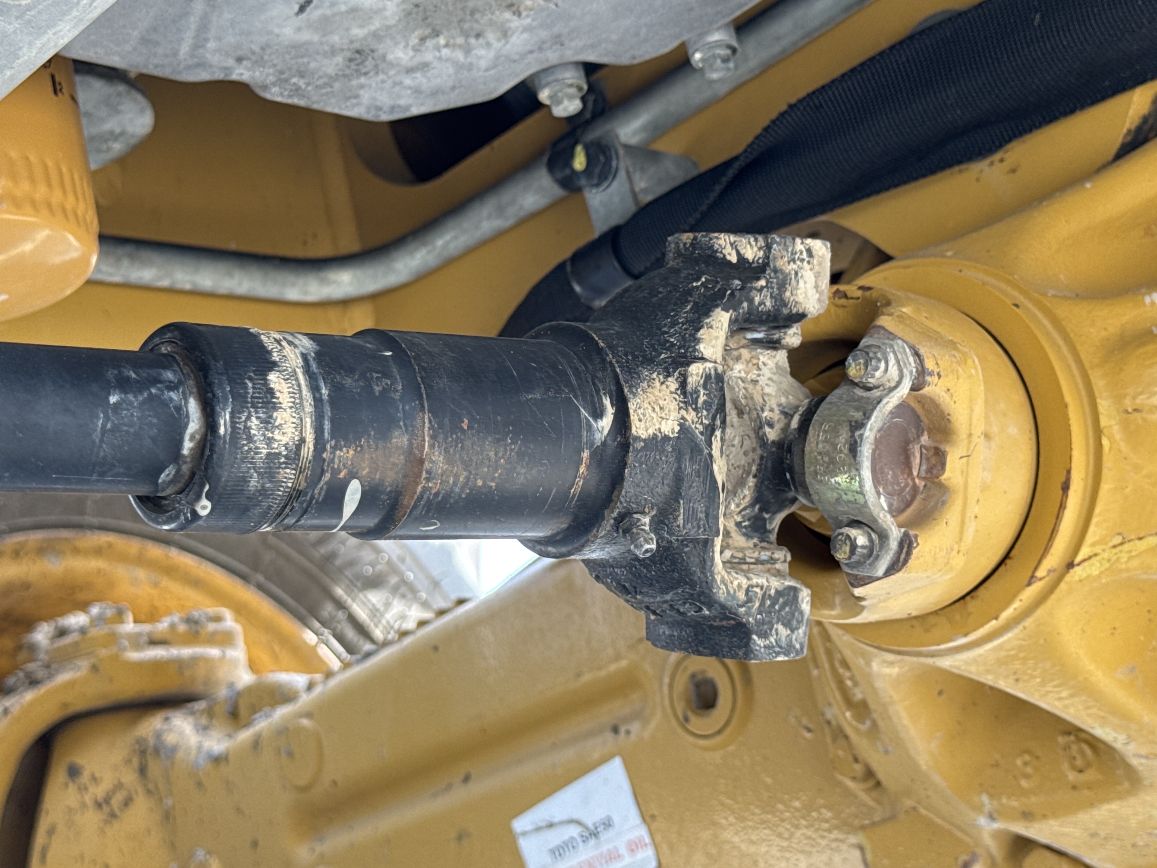 BHL-001-Cat-426F2-backhoe-loader-inspection-drive-system-propeller-shaft-4