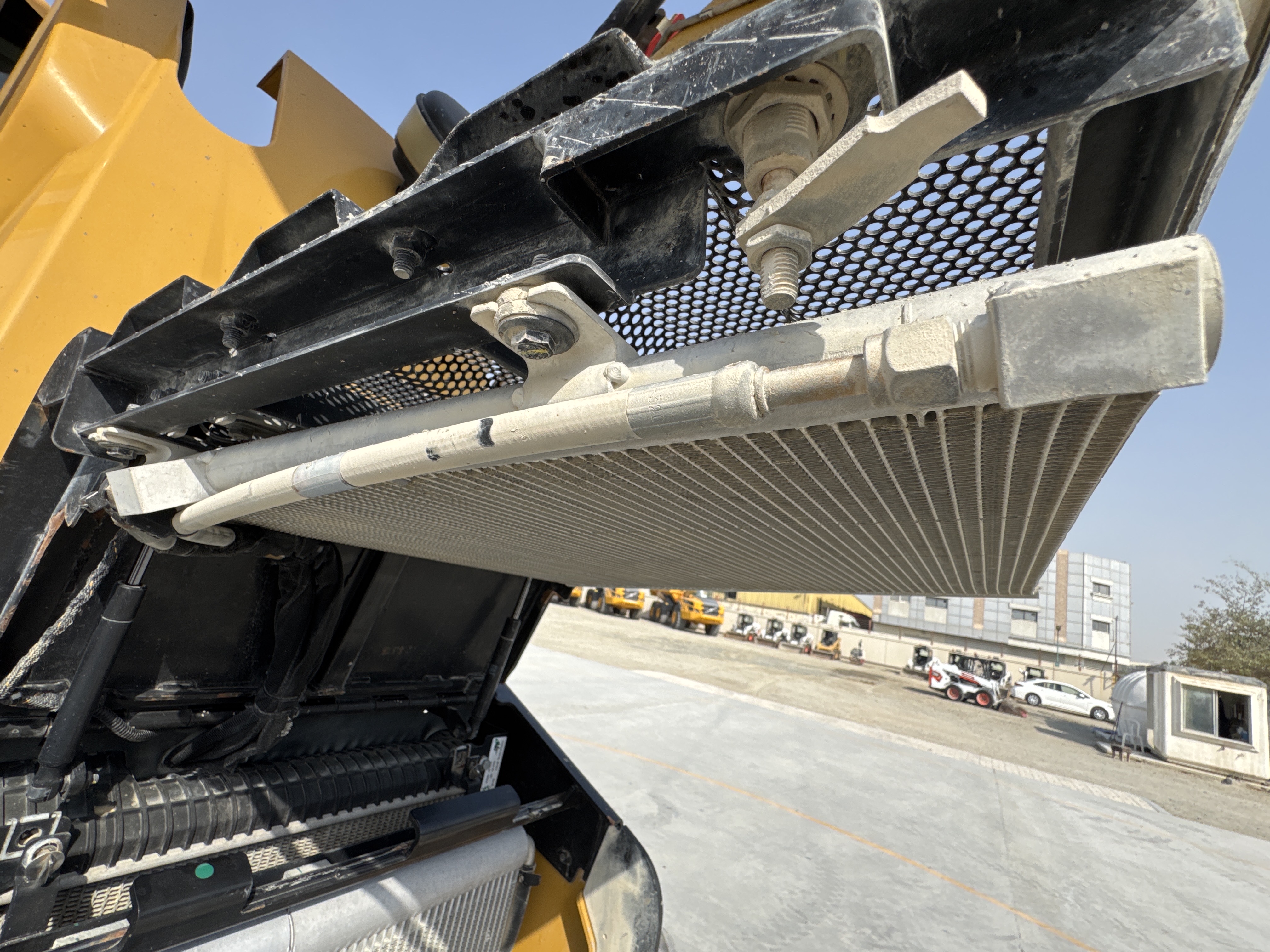 BHL-001-Cat-426F2-backhoe-loader-inspection-air-conditioning-refrigerant-lines
