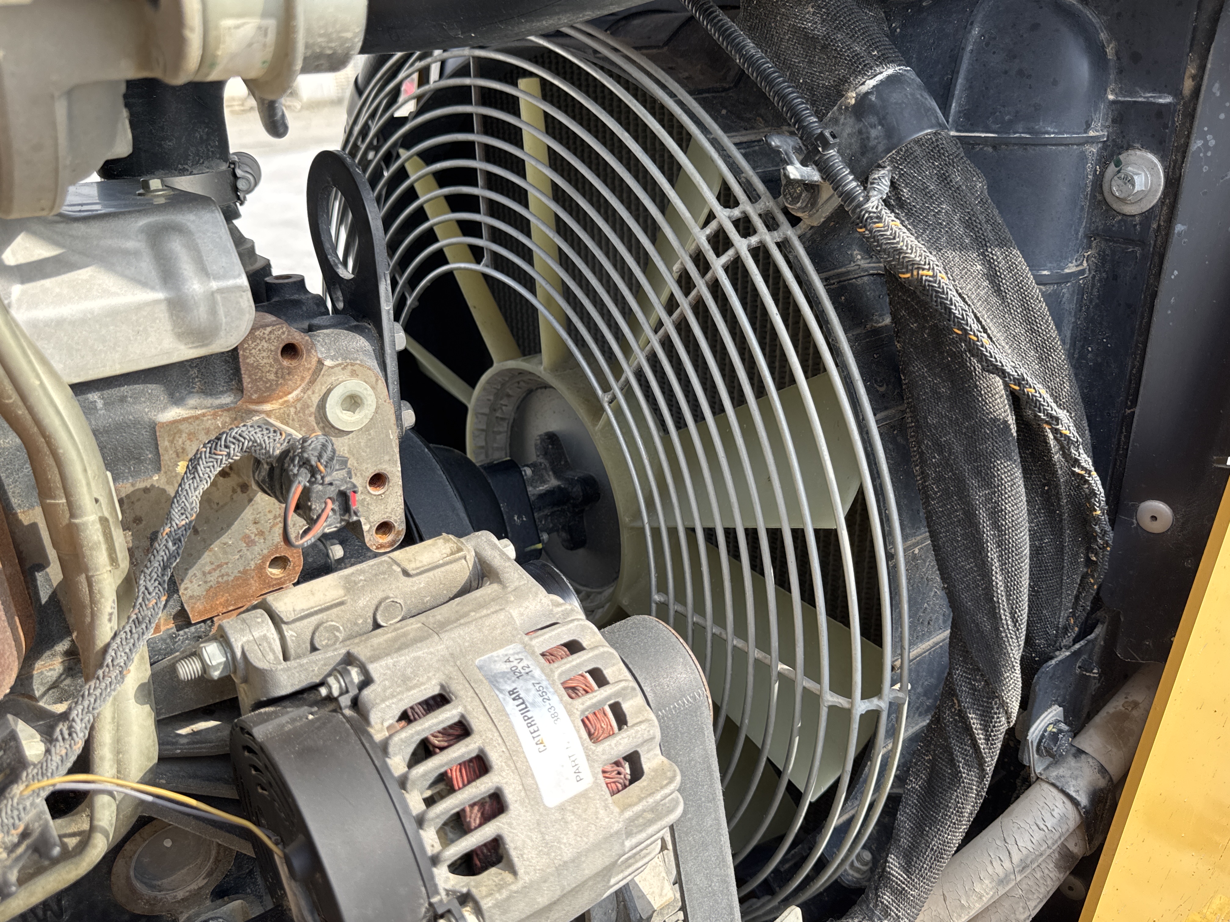 BHL-001-Cat-426F2-backhoe-loader-inspection-engine-cooling-fan-and-fan-guard-1