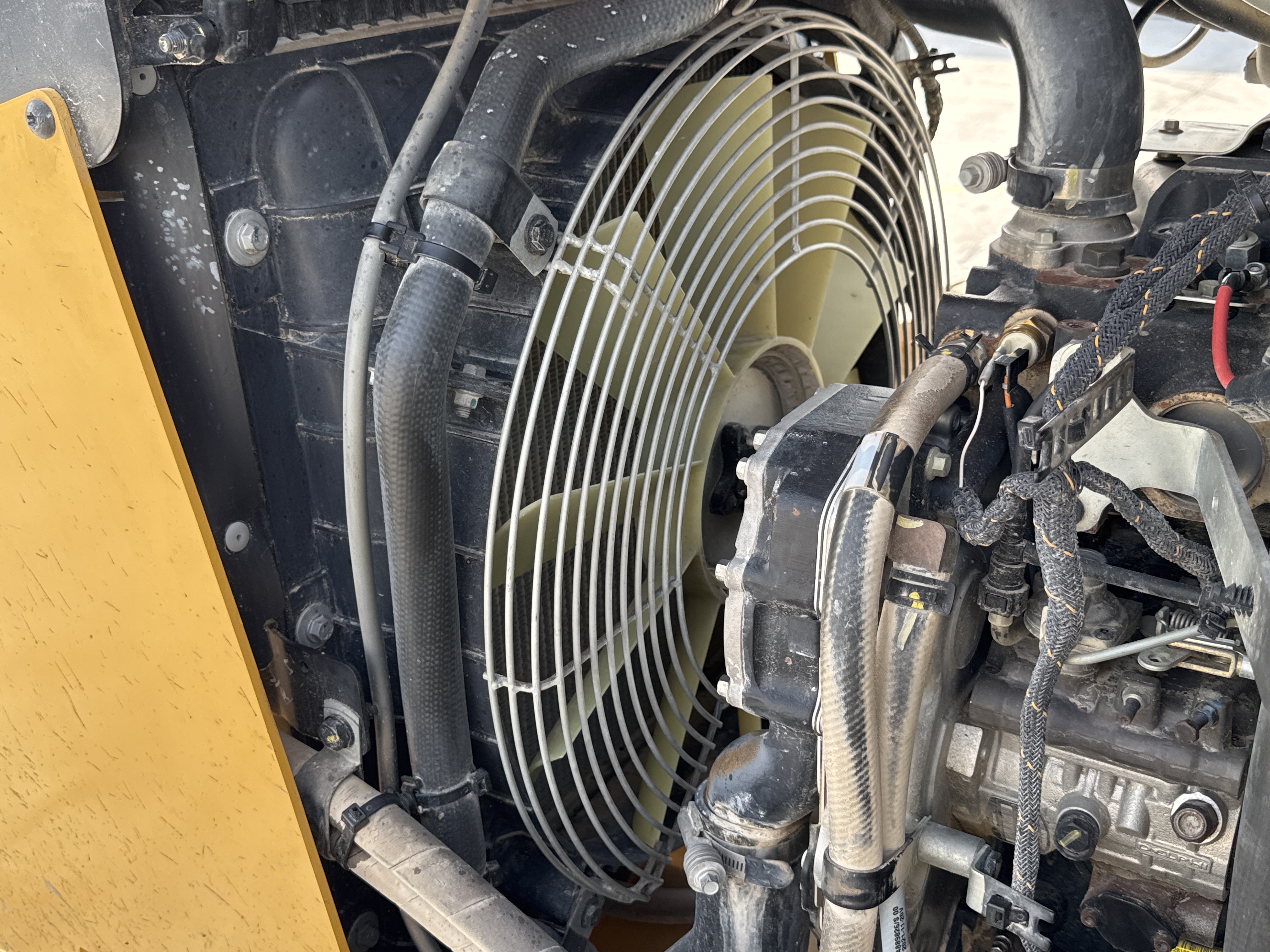 BHL-001-Cat-426F2-backhoe-loader-inspection-engine-cooling-fan-and-fan-guard-2