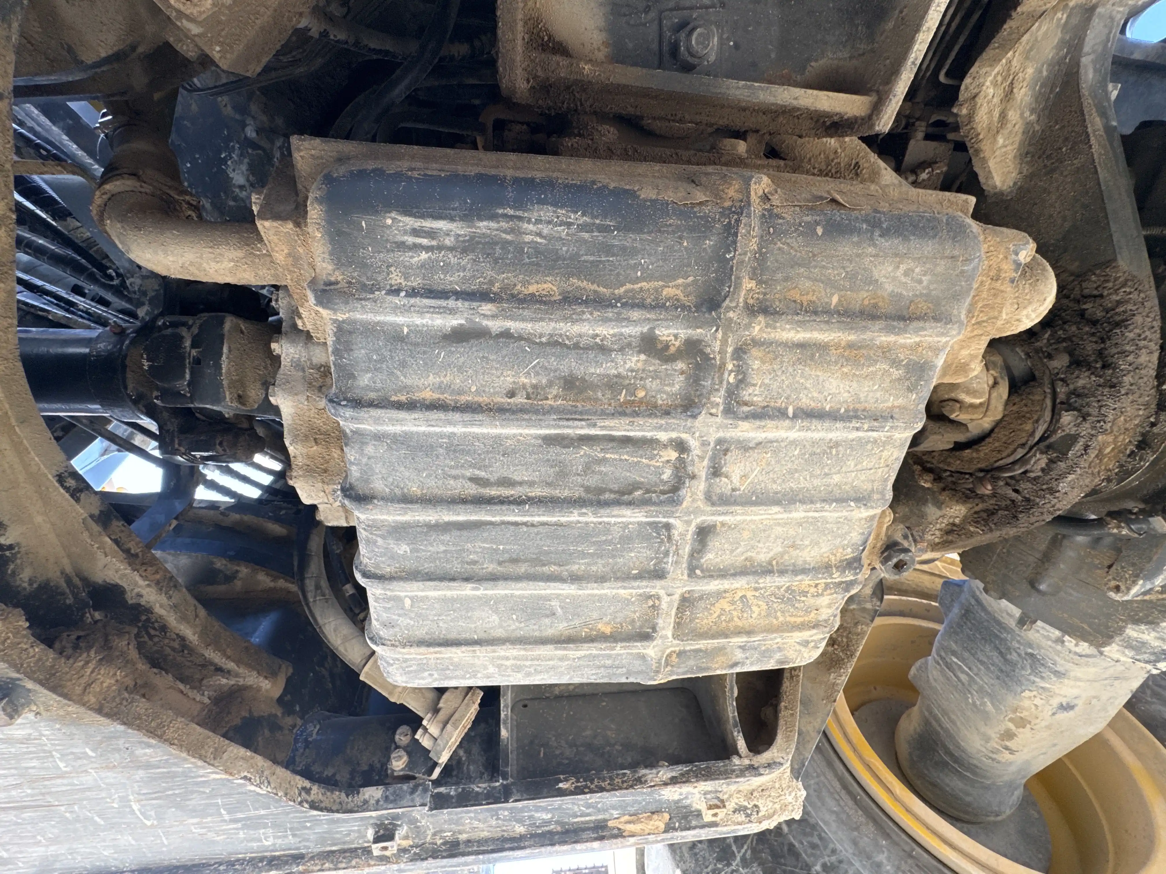 WHL-001-Komatsu-WA470-6R-wheel-loader-inspection-drive-system-transmission-case-1