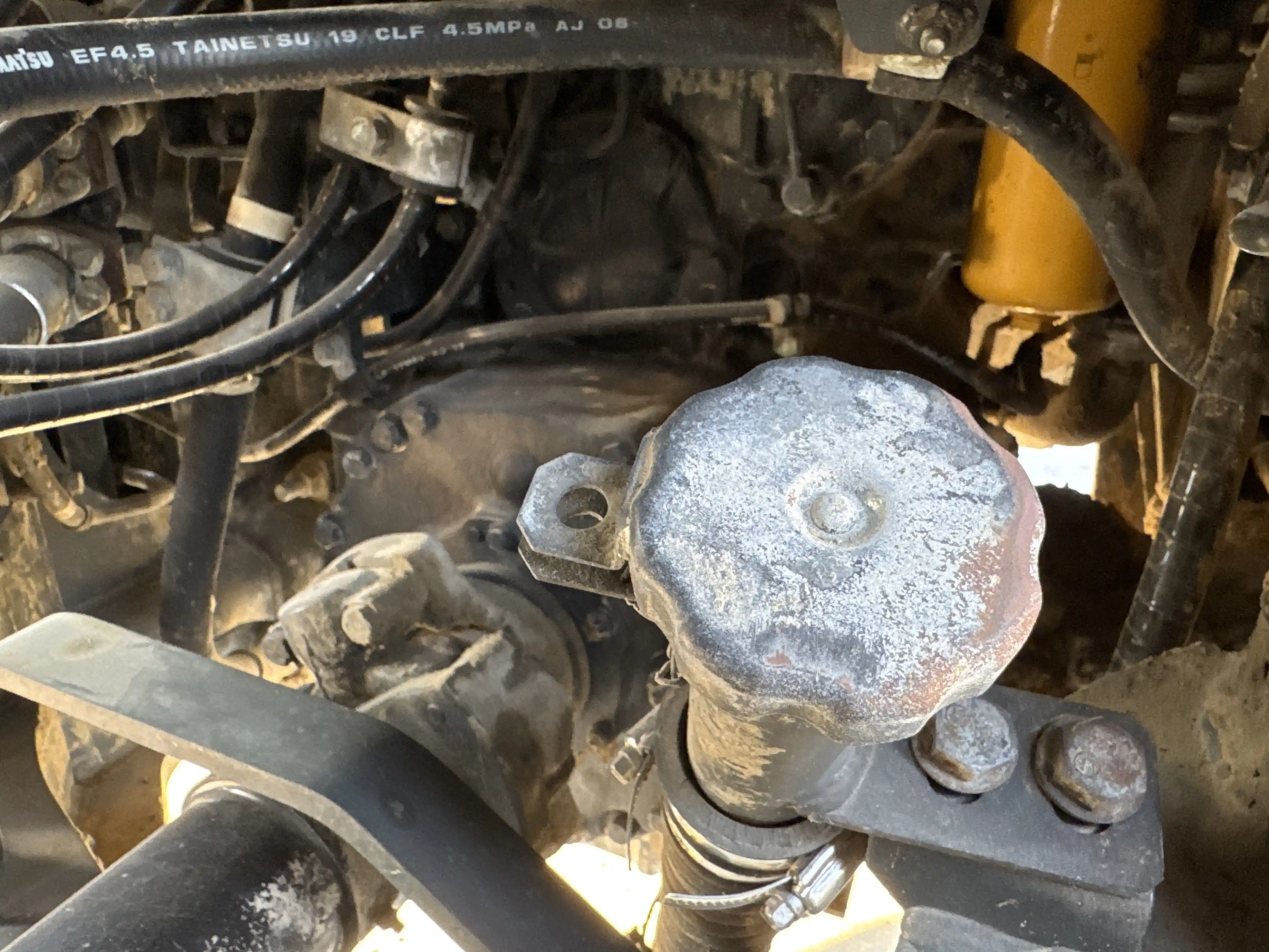 WHL-001-Komatsu-WA470-6R-wheel-loader-inspection-drive-system-transmission-case-2